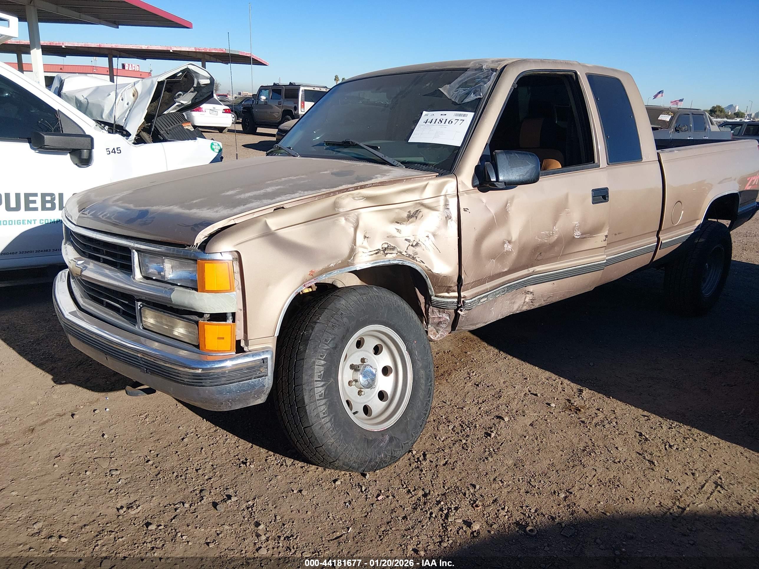 CHEVROLET GMT-400 image 2