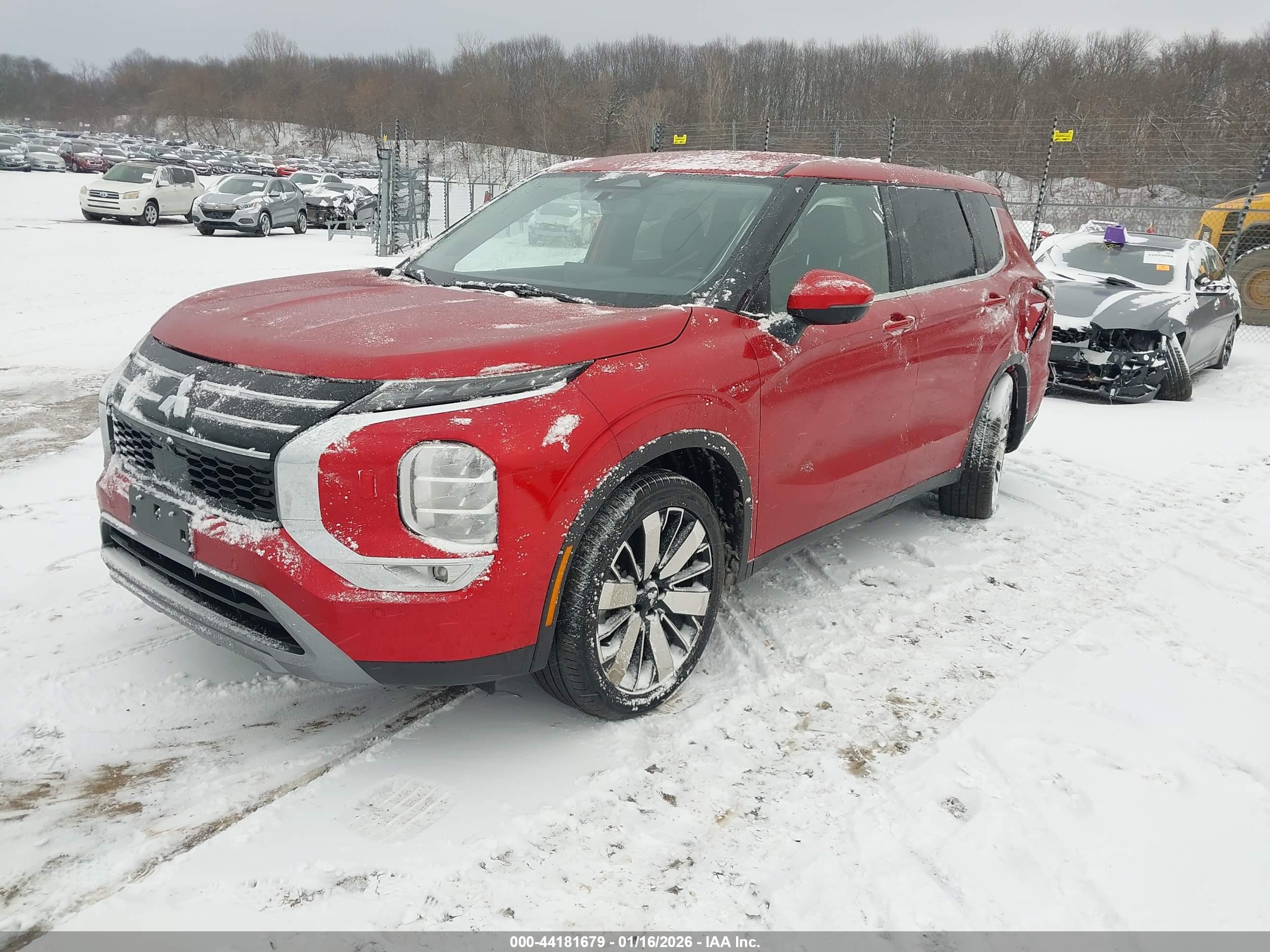 MITSUBISHI OUTLANDER image 2