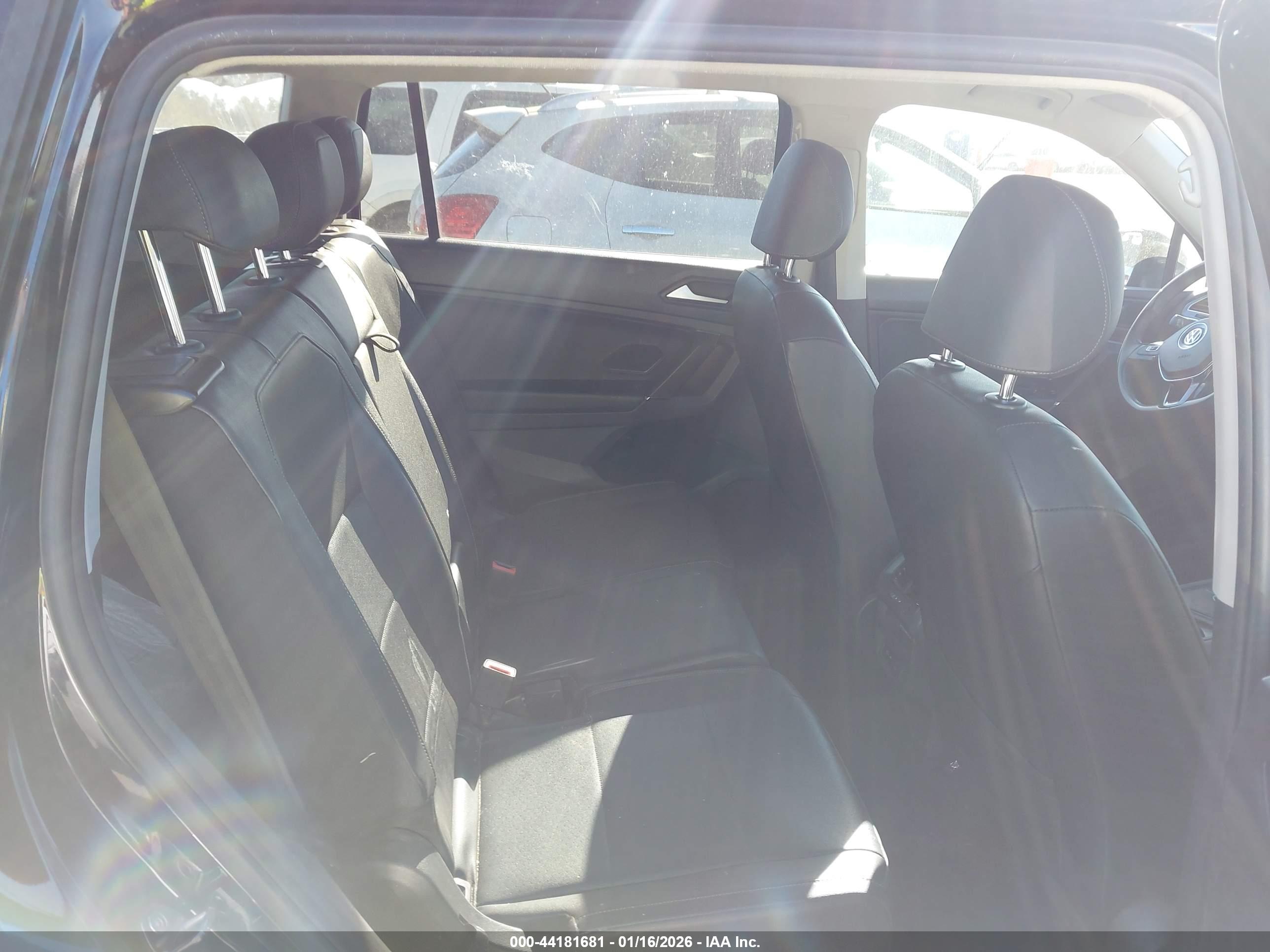 VOLKSWAGEN TIGUAN image 8