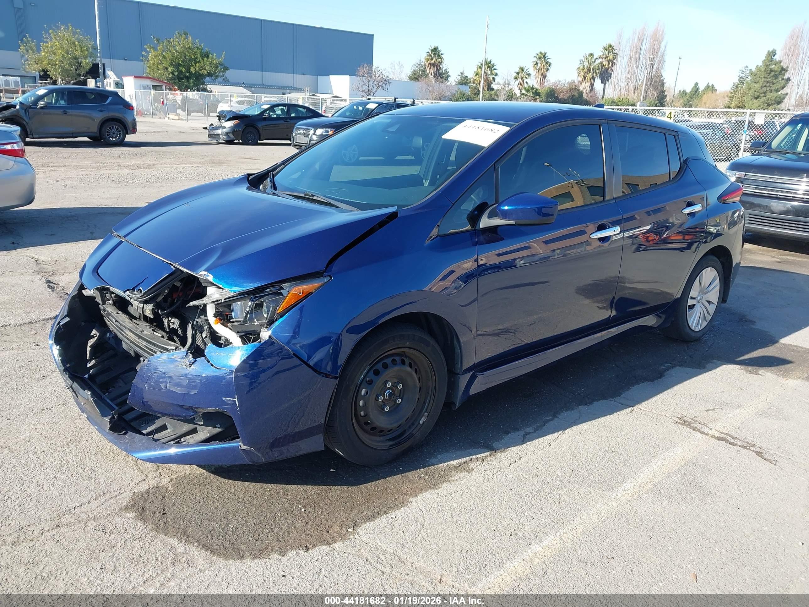 NISSAN LEAF image 2