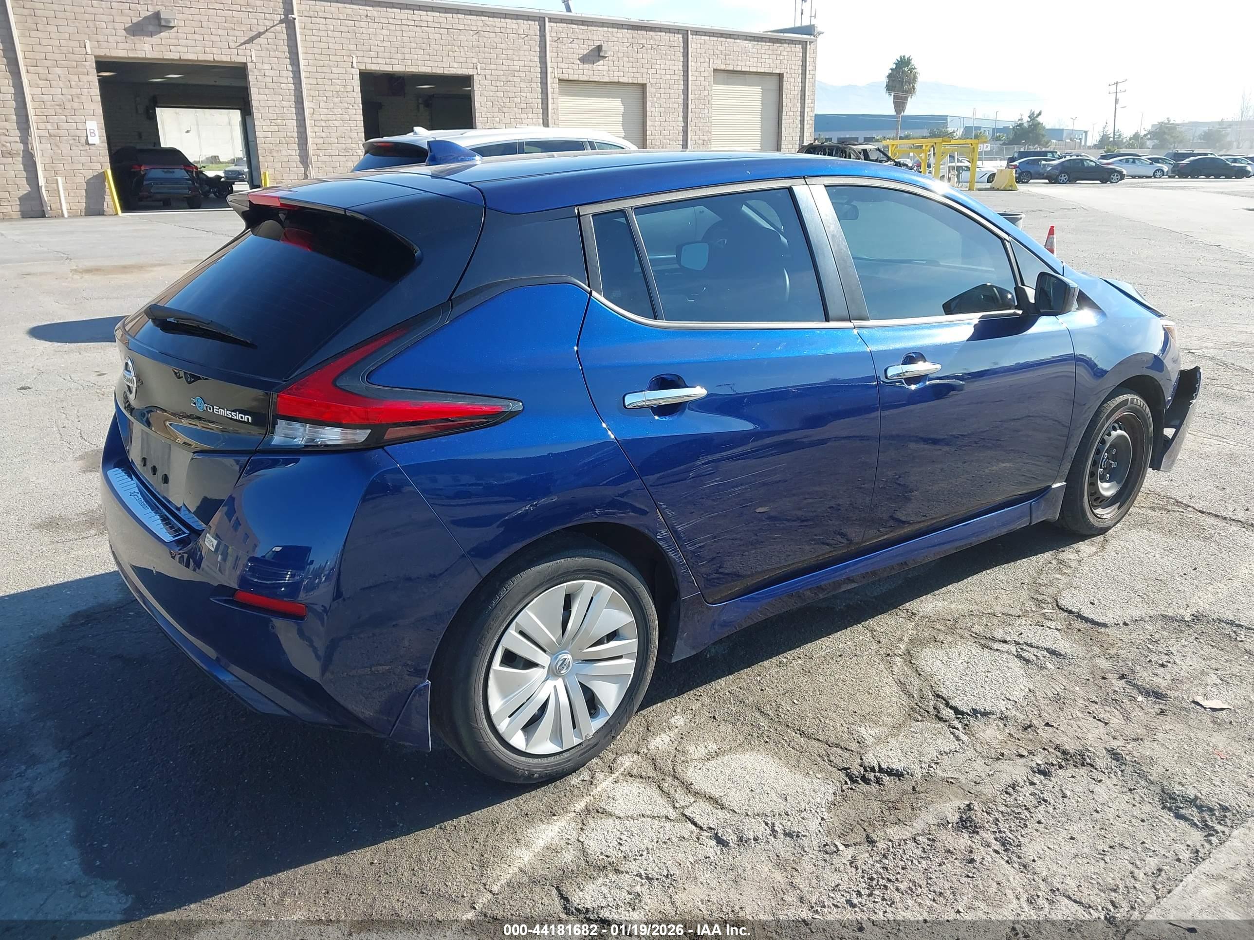 NISSAN LEAF image 4