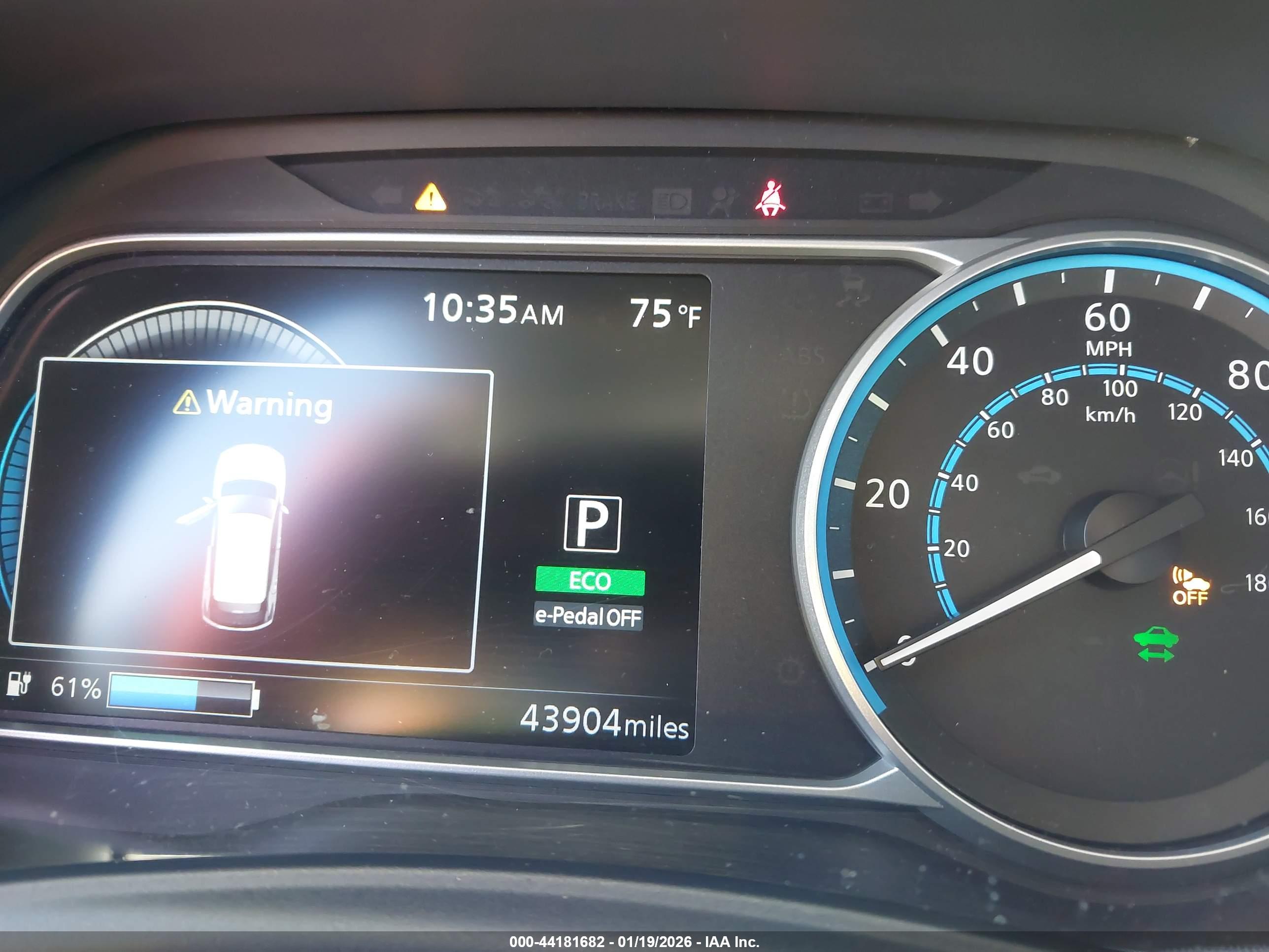 NISSAN LEAF image 7