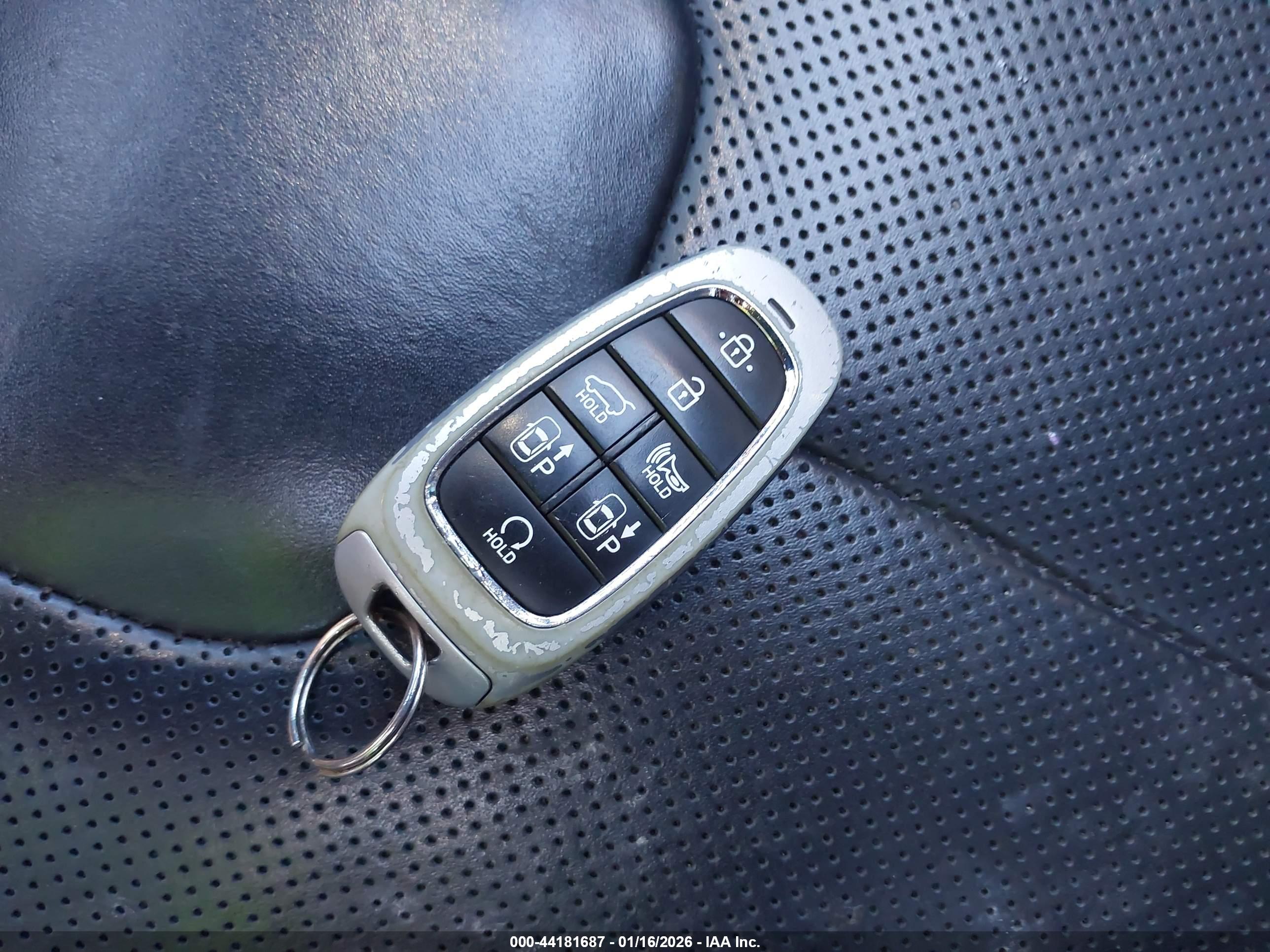 HYUNDAI SANTA image 11