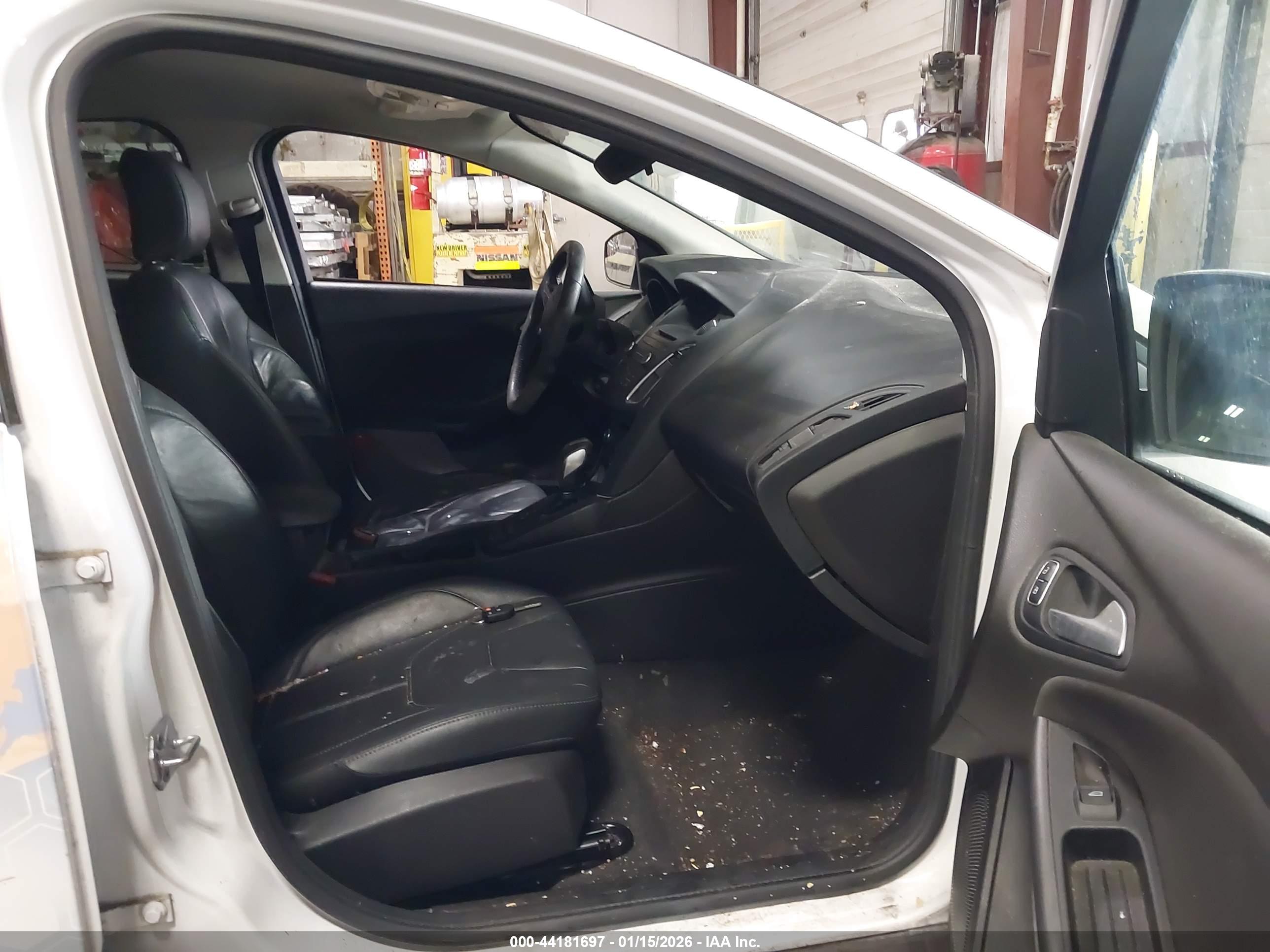 FORD FOCUS image 5