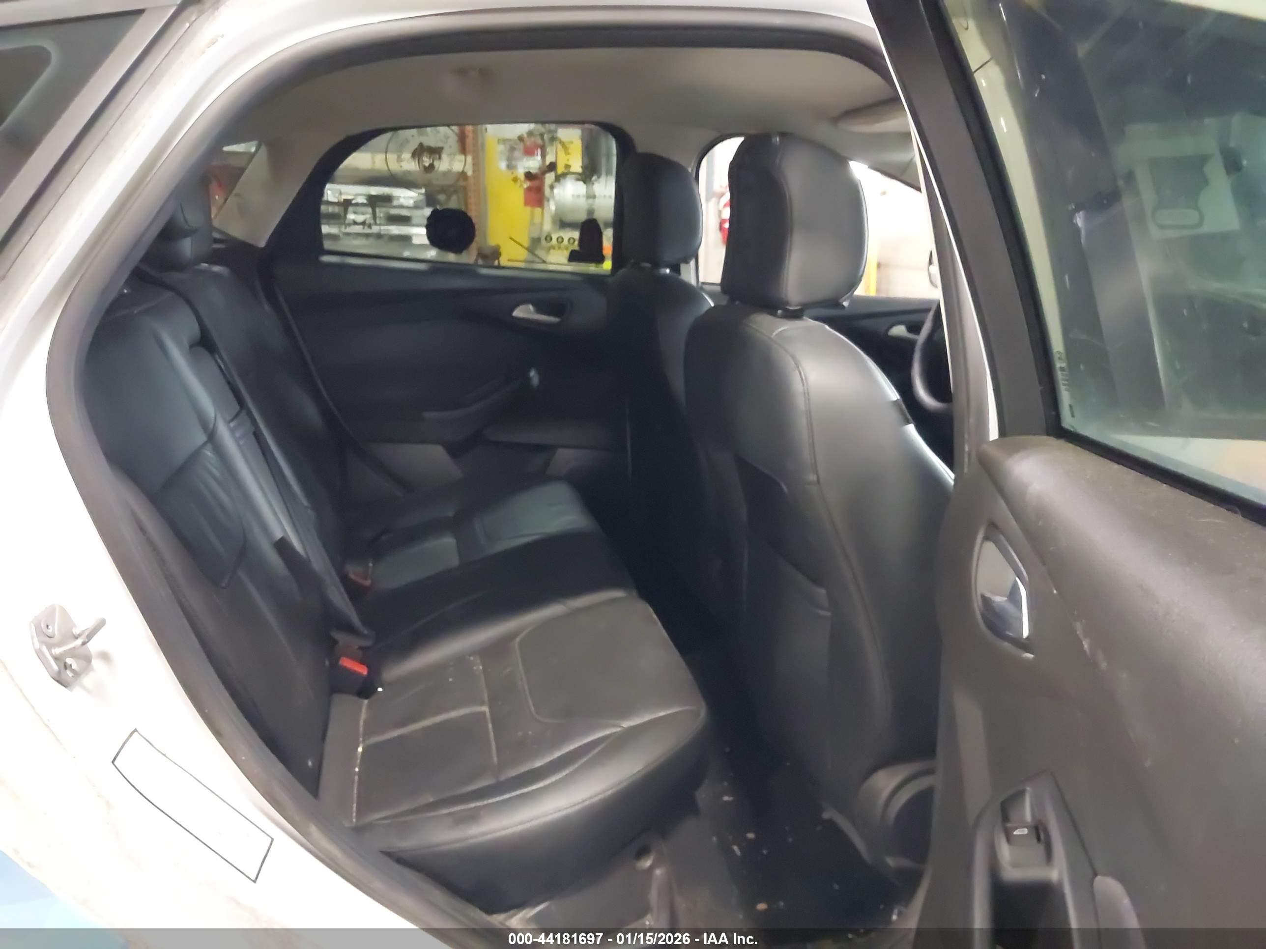 FORD FOCUS image 8