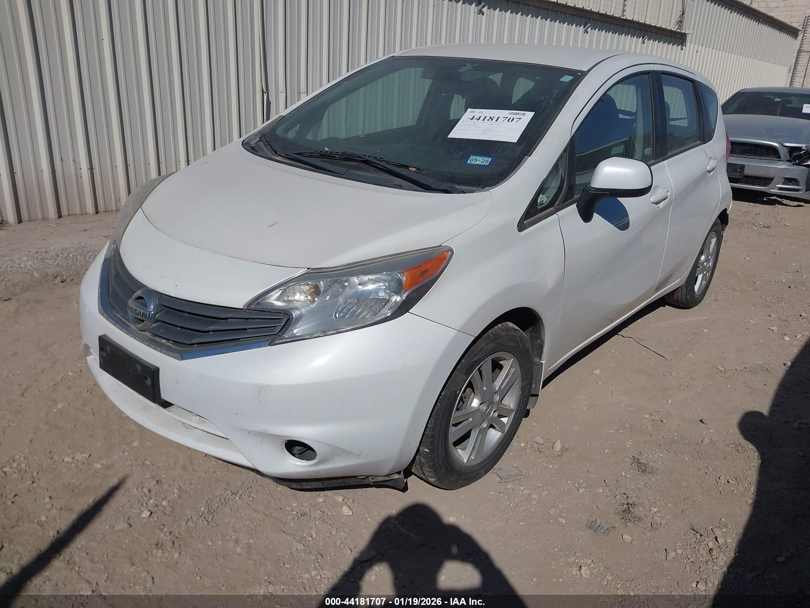 NISSAN VERSA image 2