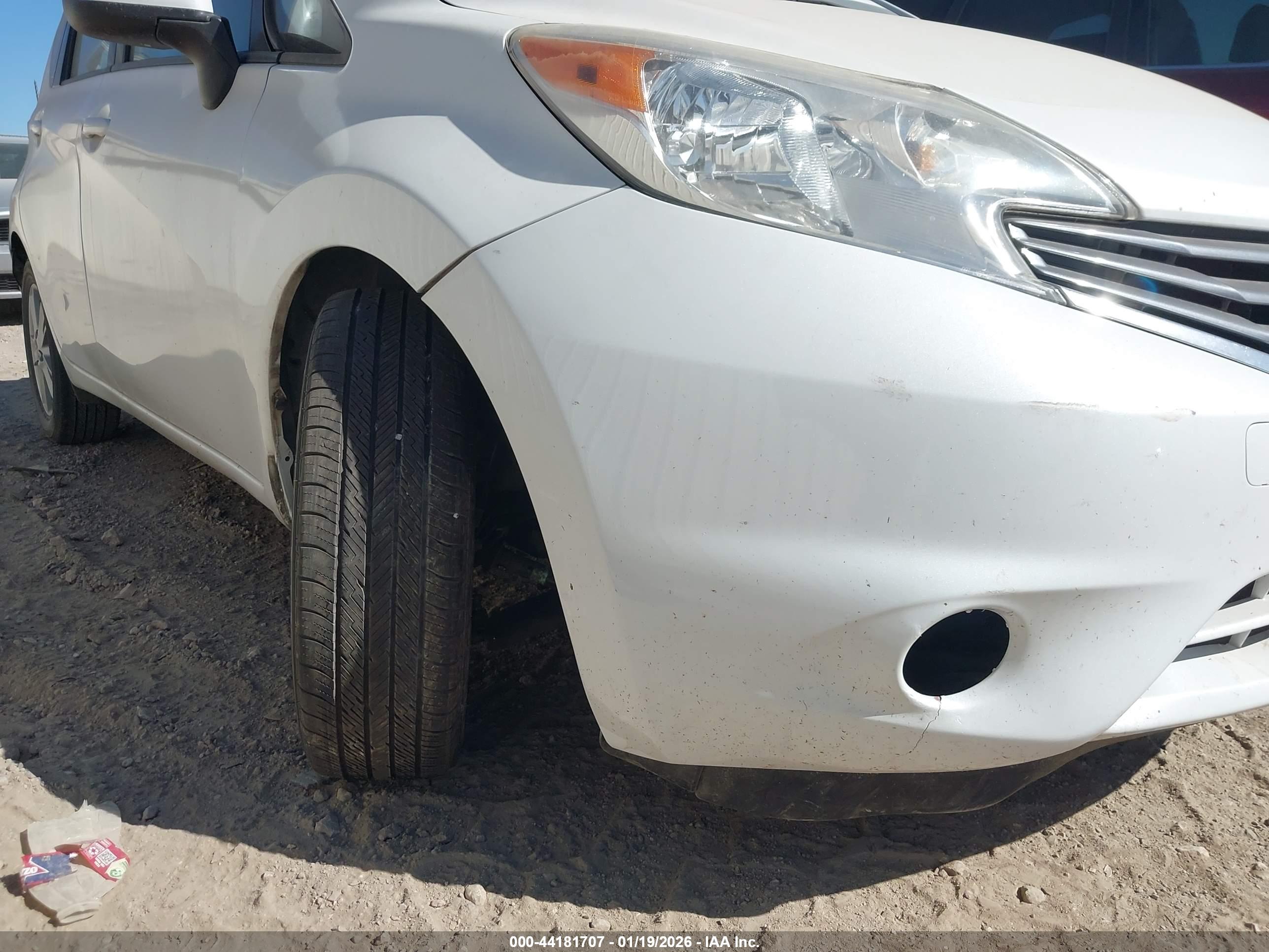 NISSAN VERSA image 6