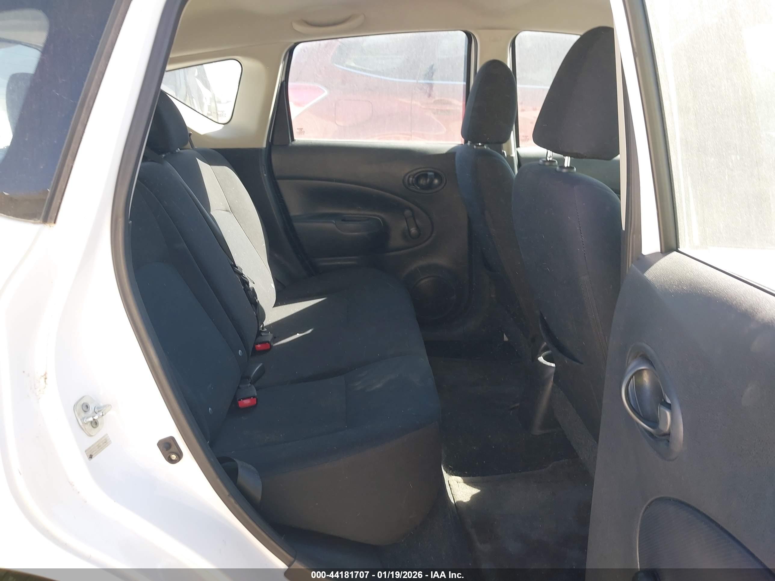 NISSAN VERSA image 8