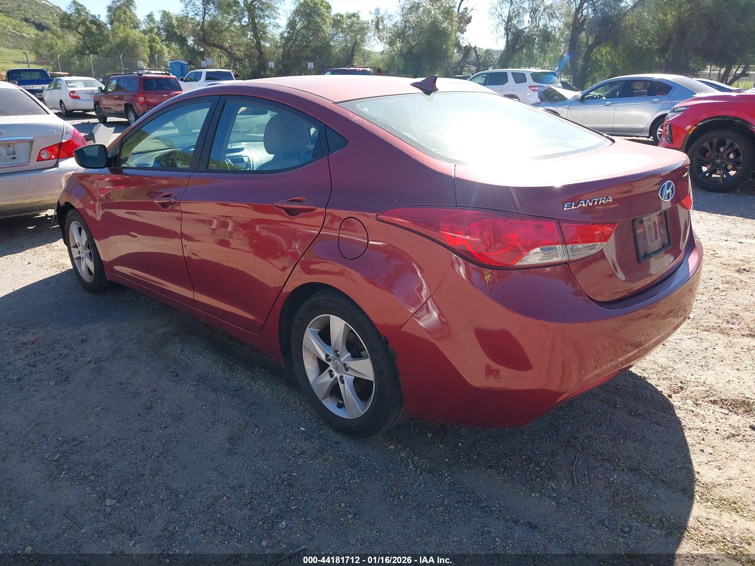 HYUNDAI ELANTRA image 3