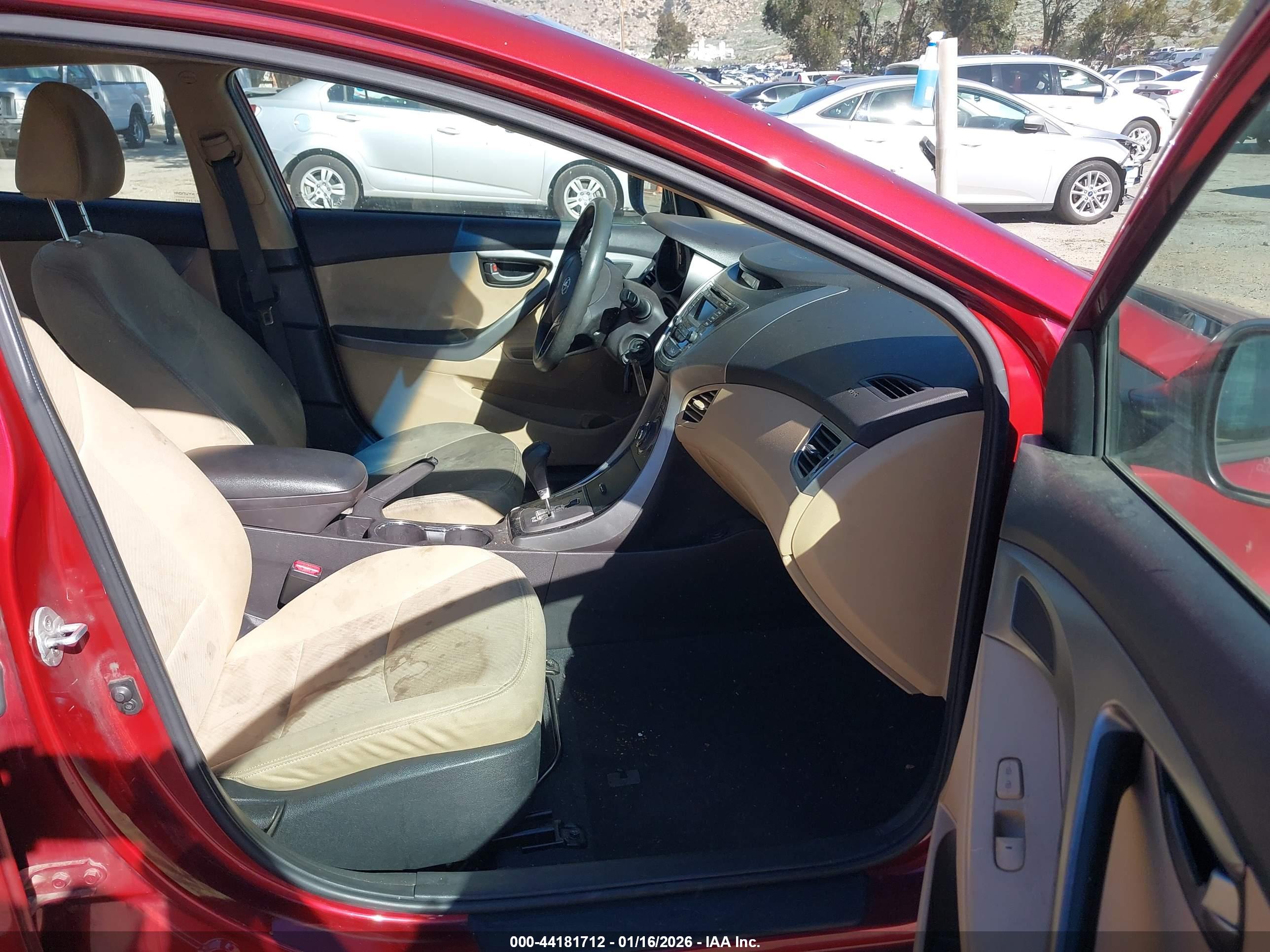HYUNDAI ELANTRA image 5