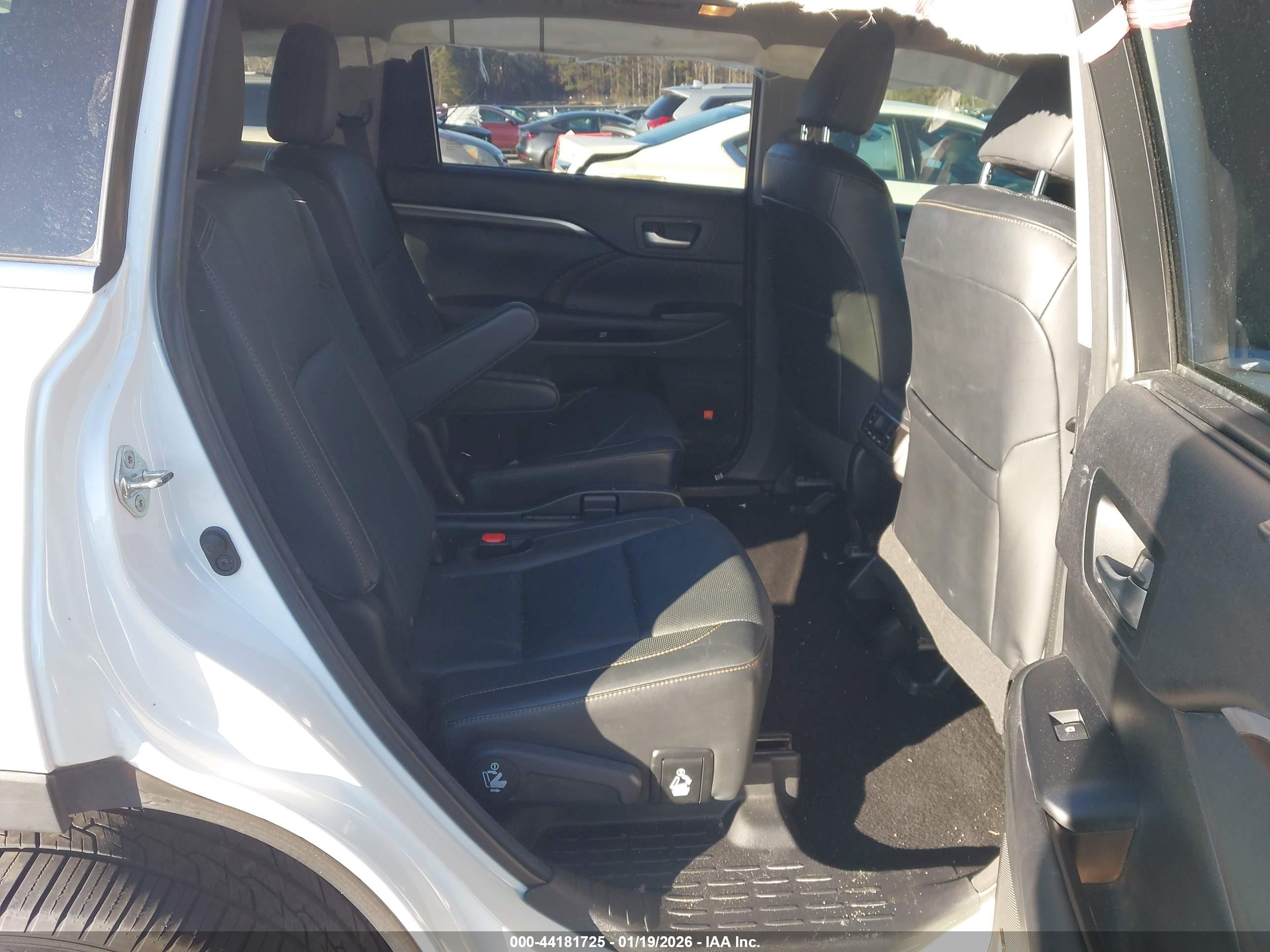 TOYOTA HIGHLANDER image 8