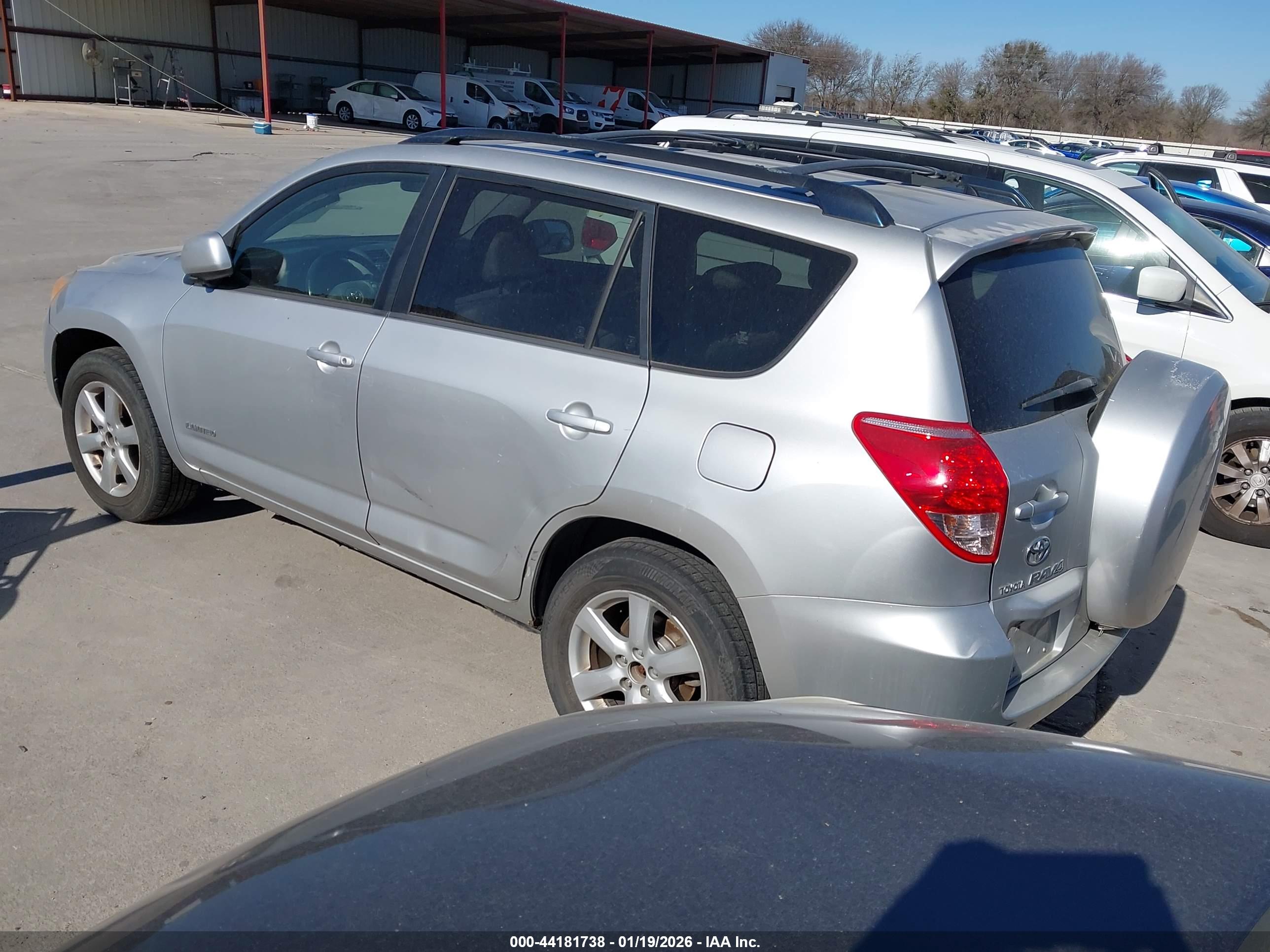 TOYOTA RAV4 image 3