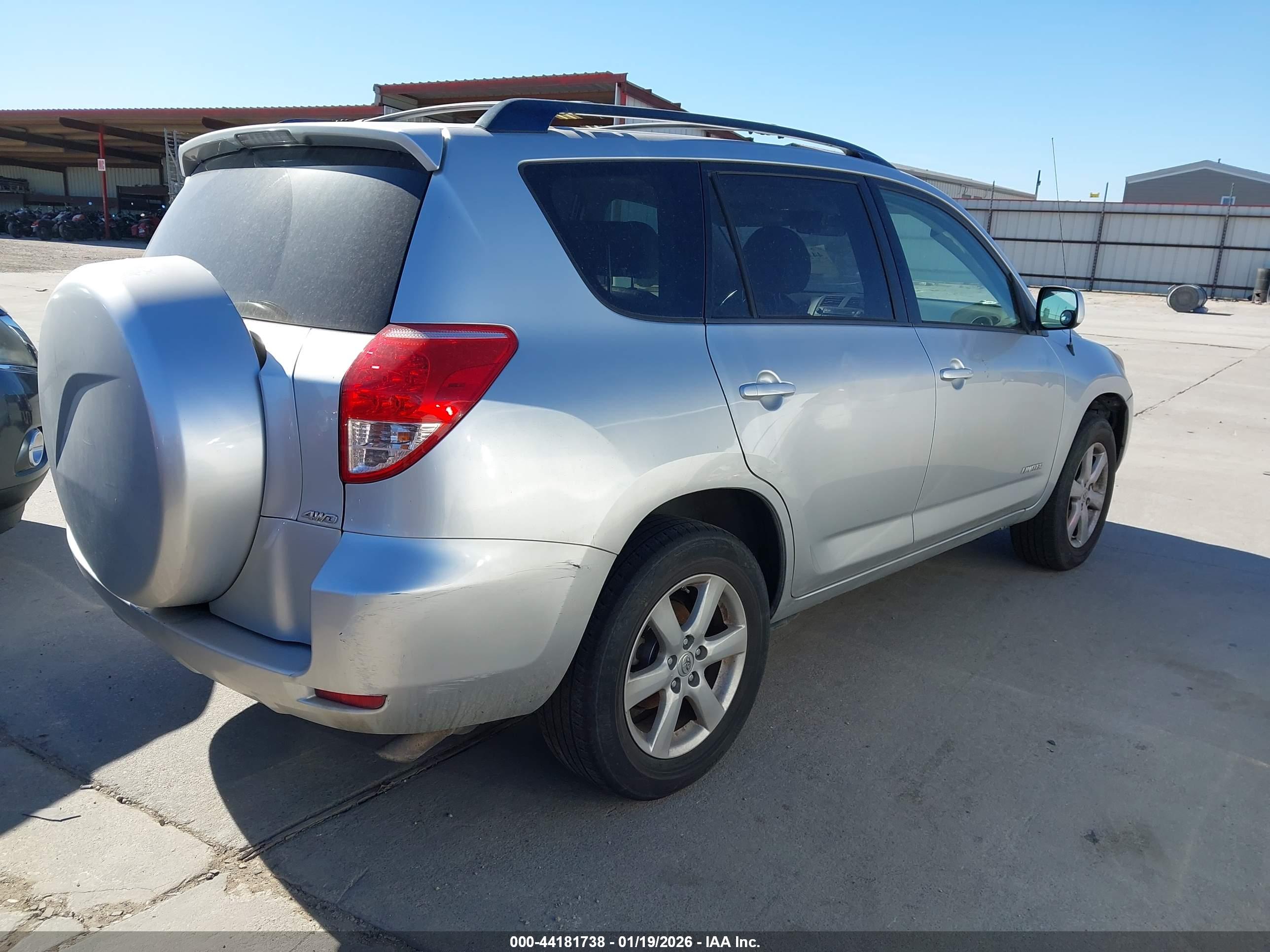 TOYOTA RAV4 image 4