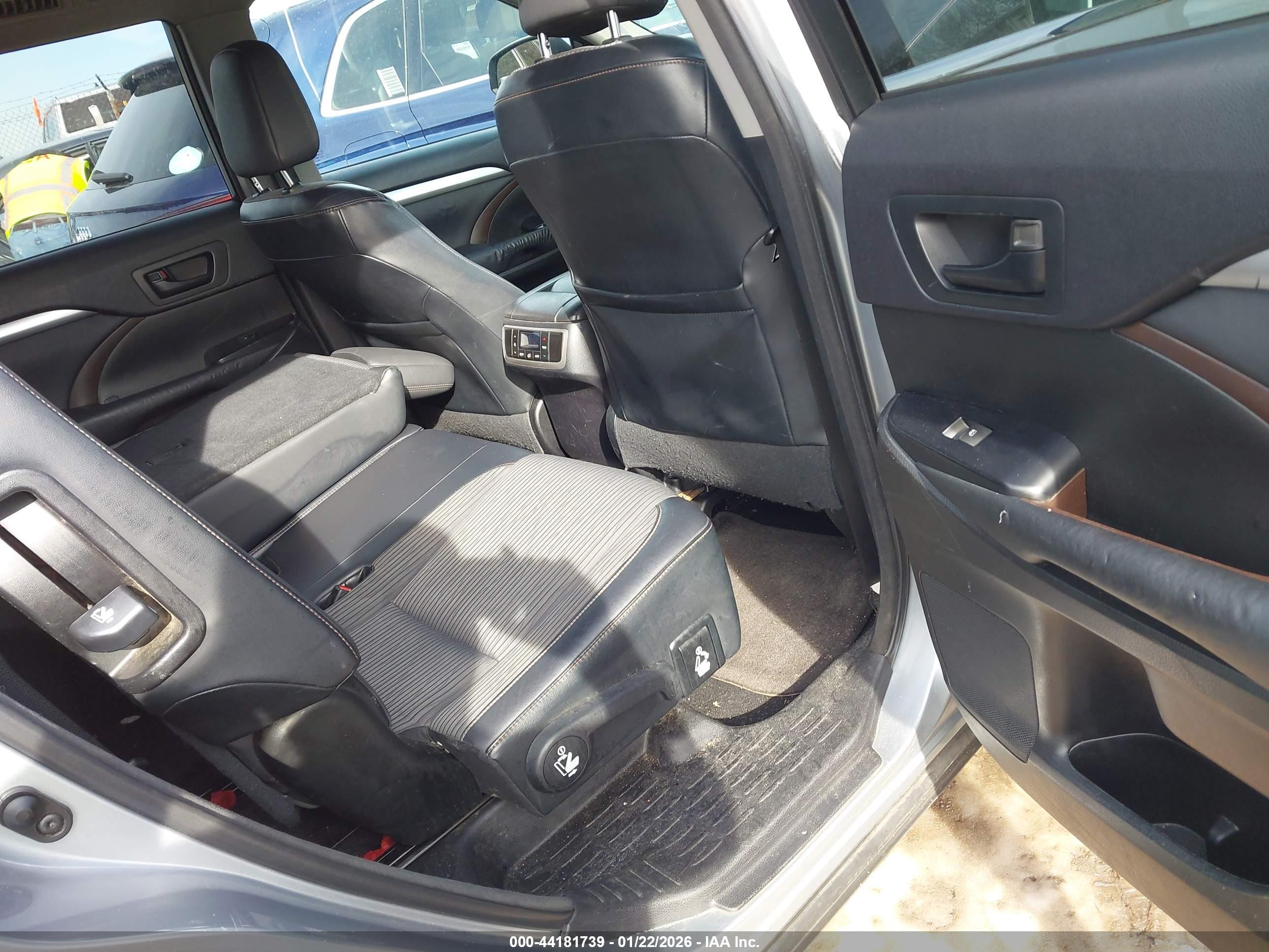 TOYOTA HIGHLANDER image 8