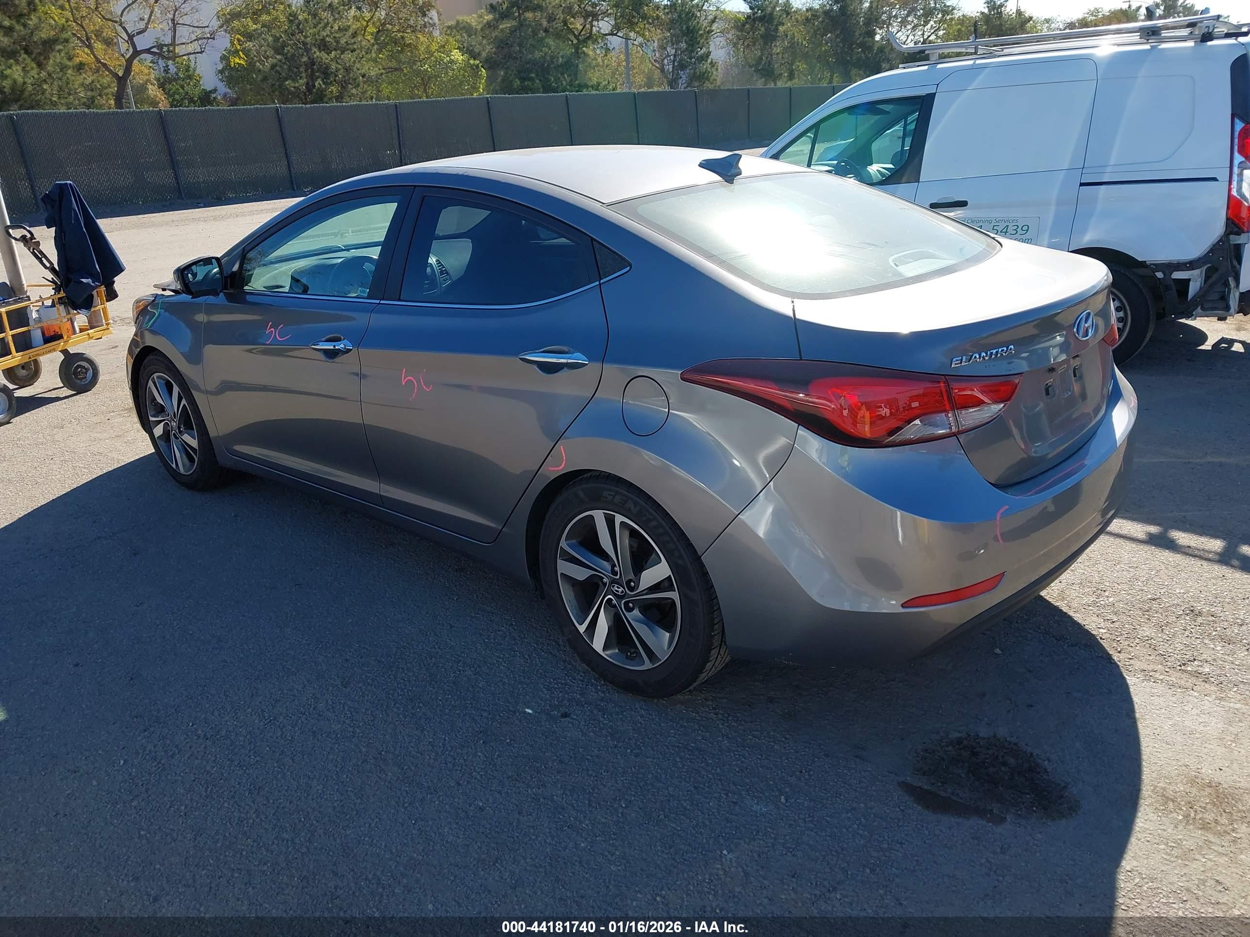 HYUNDAI ELANTRA image 3