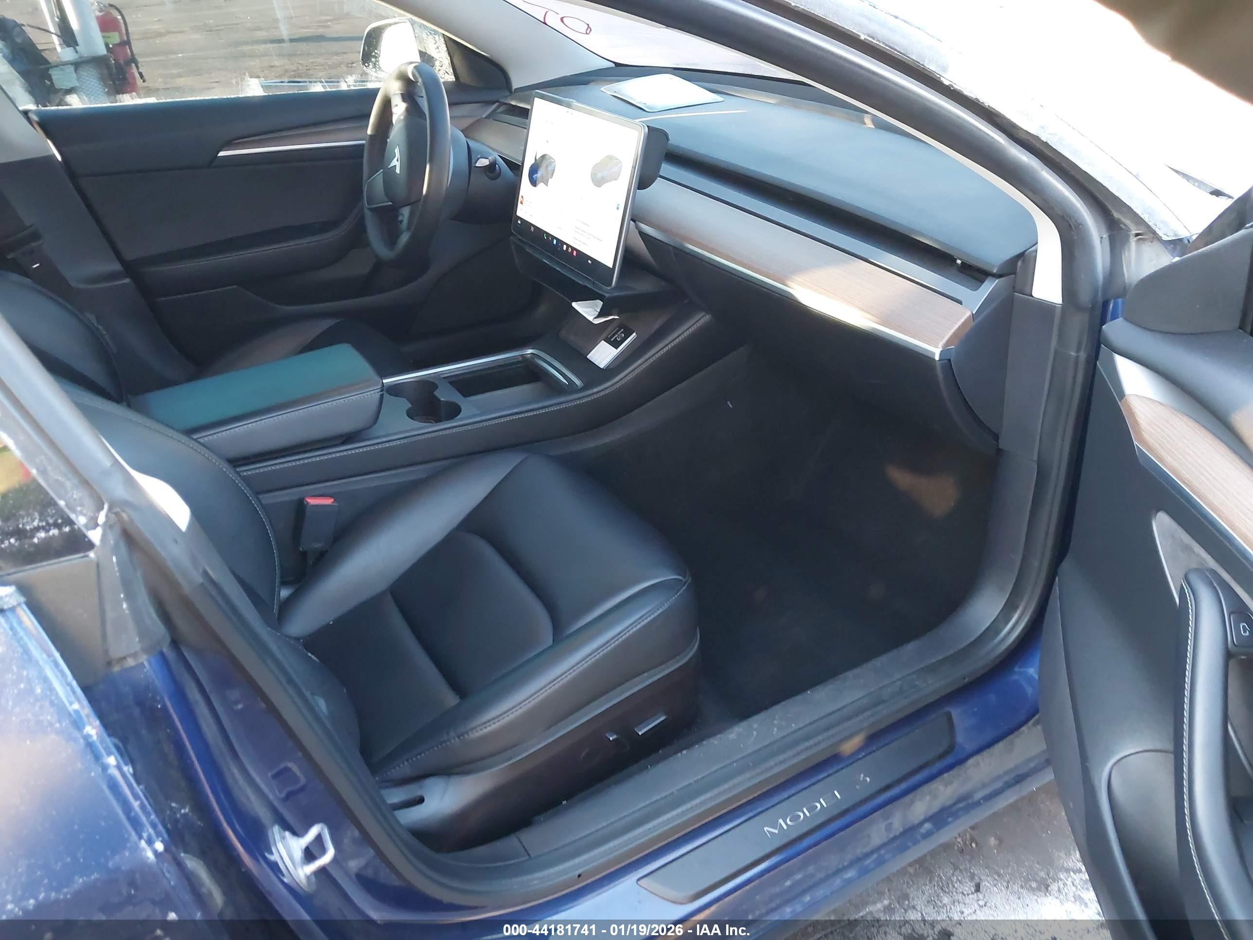 TESLA MODEL image 5
