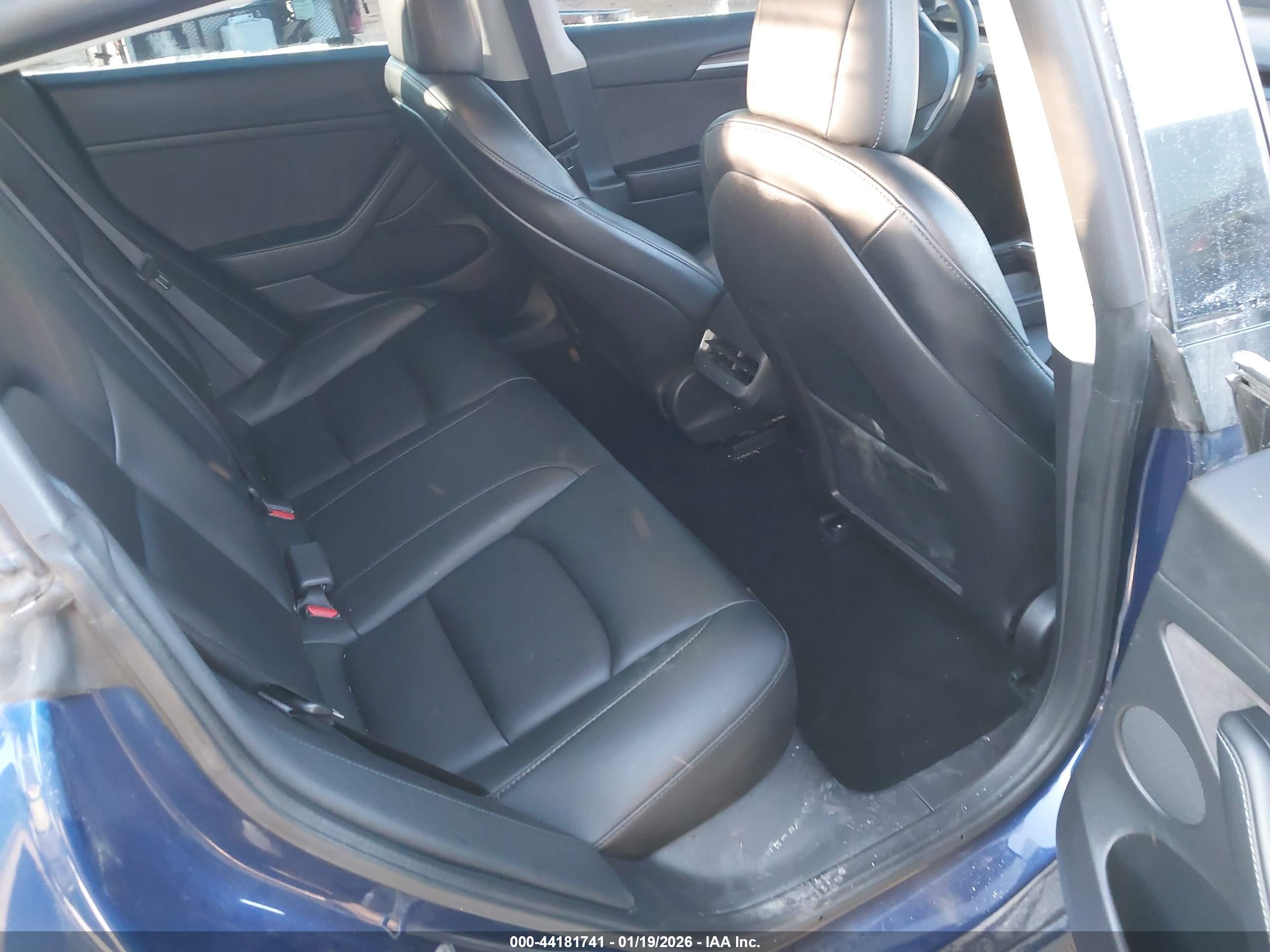 TESLA MODEL image 8