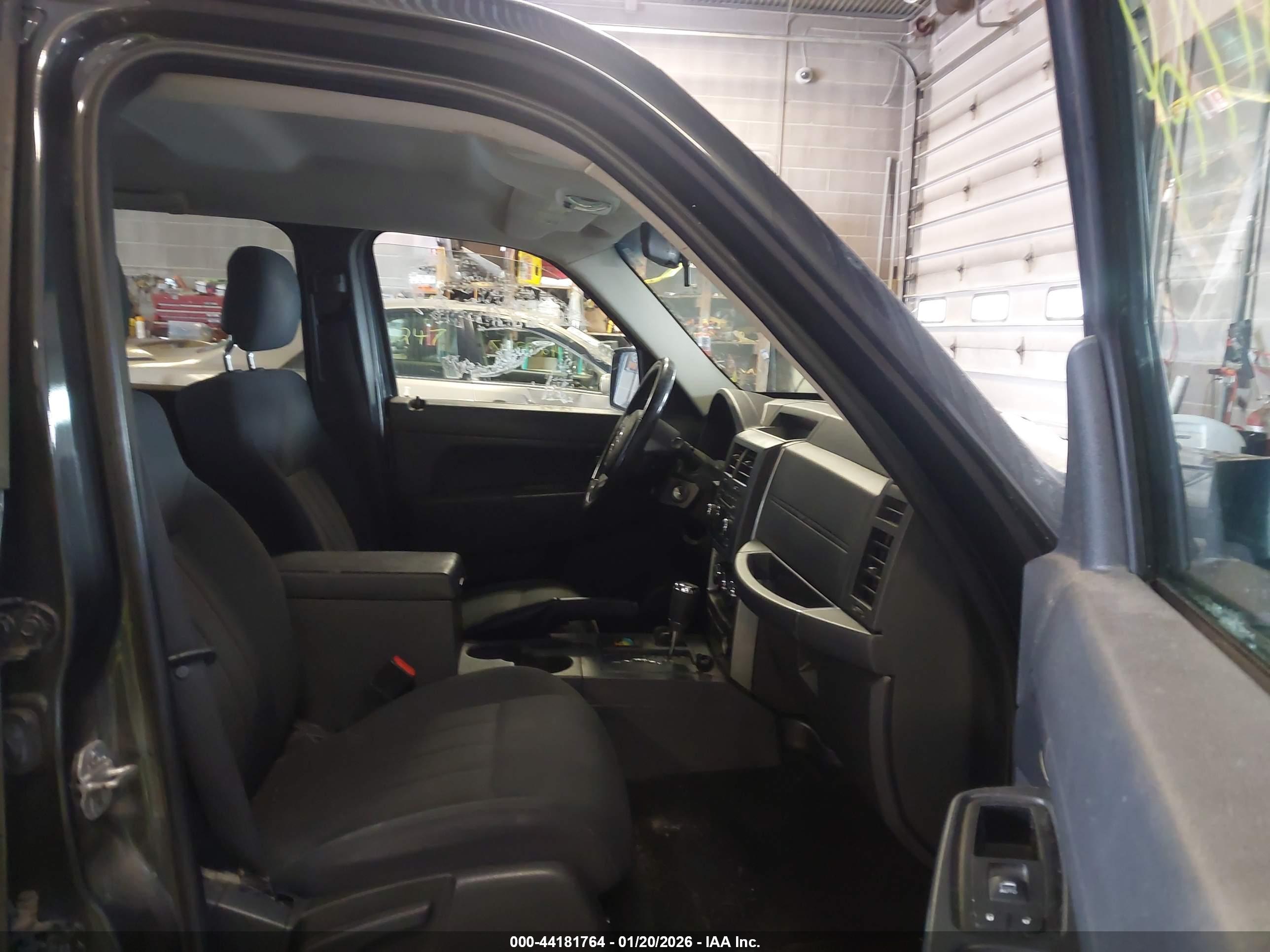 JEEP LIBERTY image 5