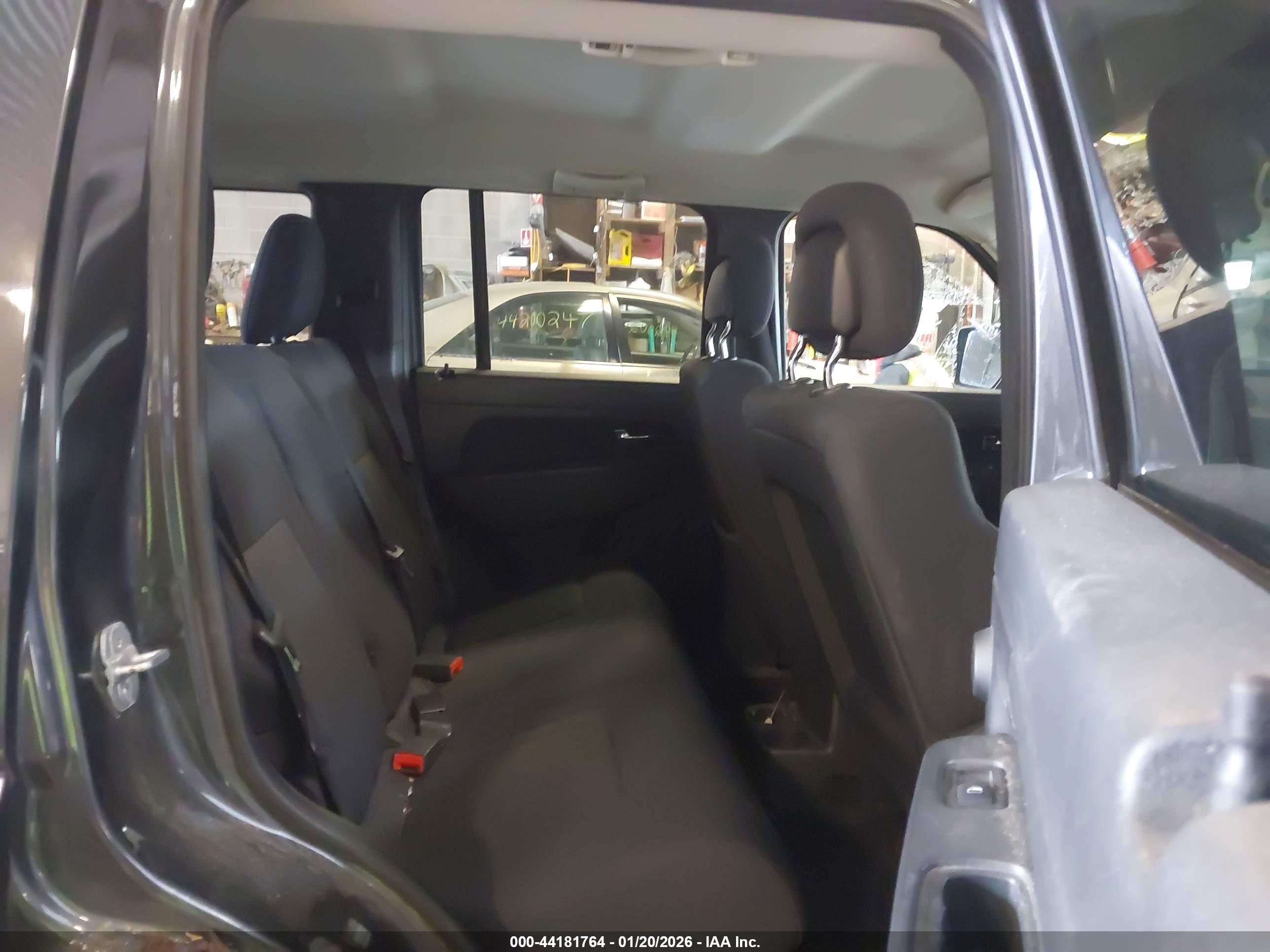 JEEP LIBERTY image 8