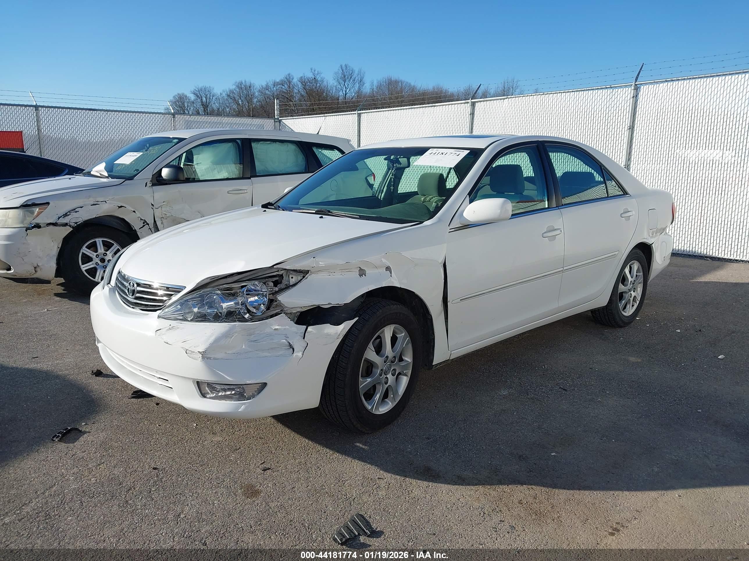 TOYOTA CAMRY image 2