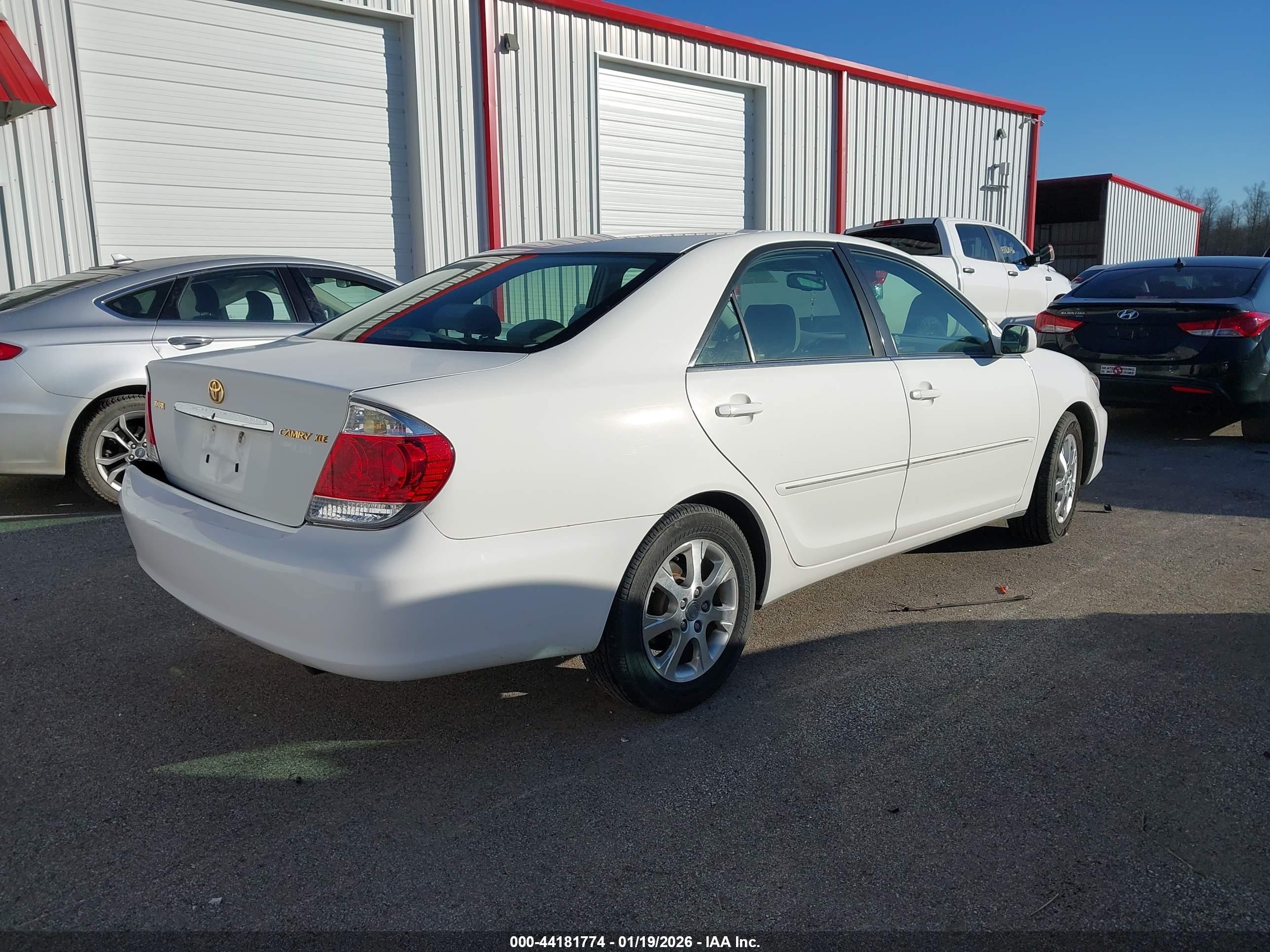TOYOTA CAMRY image 4