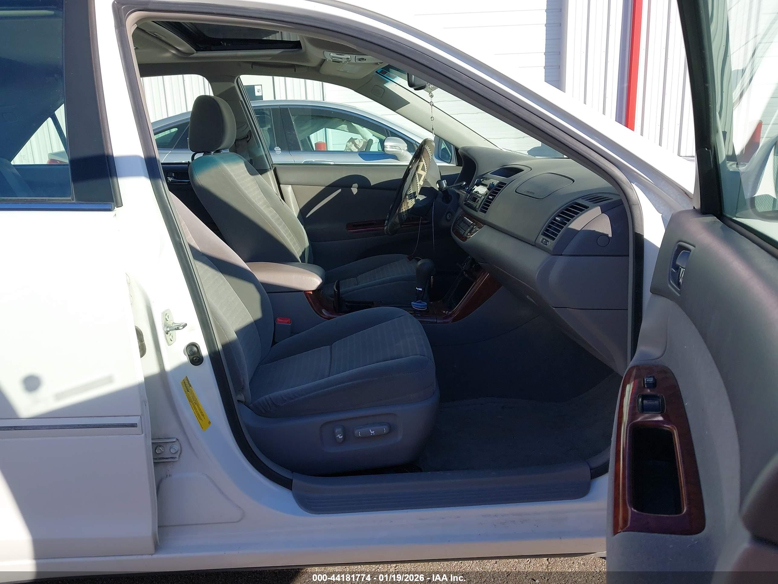TOYOTA CAMRY image 5