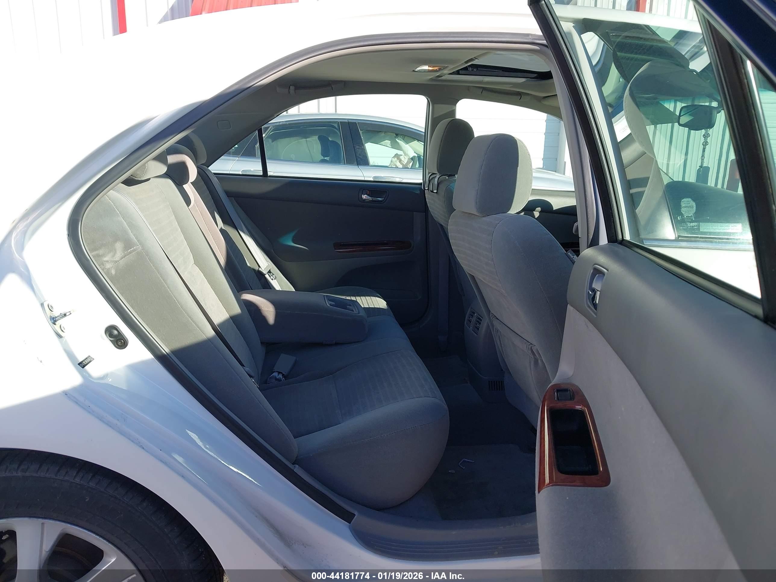 TOYOTA CAMRY image 8