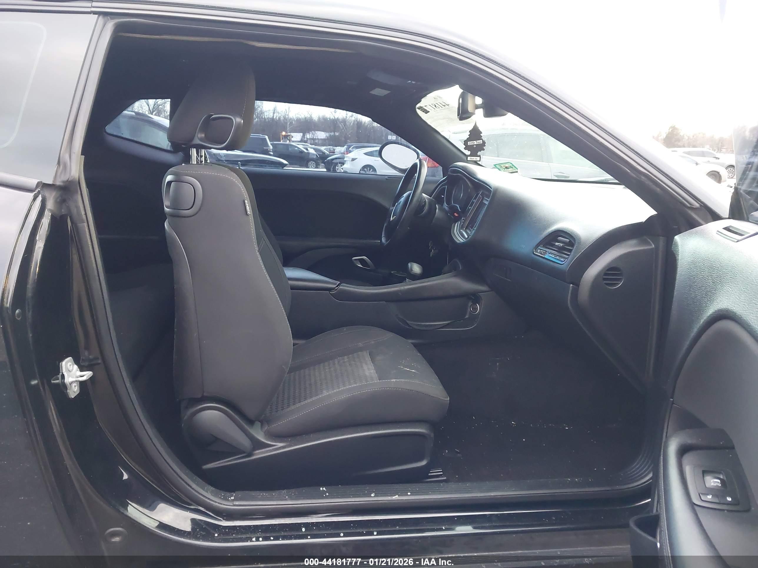 DODGE CHALLENGER image 5