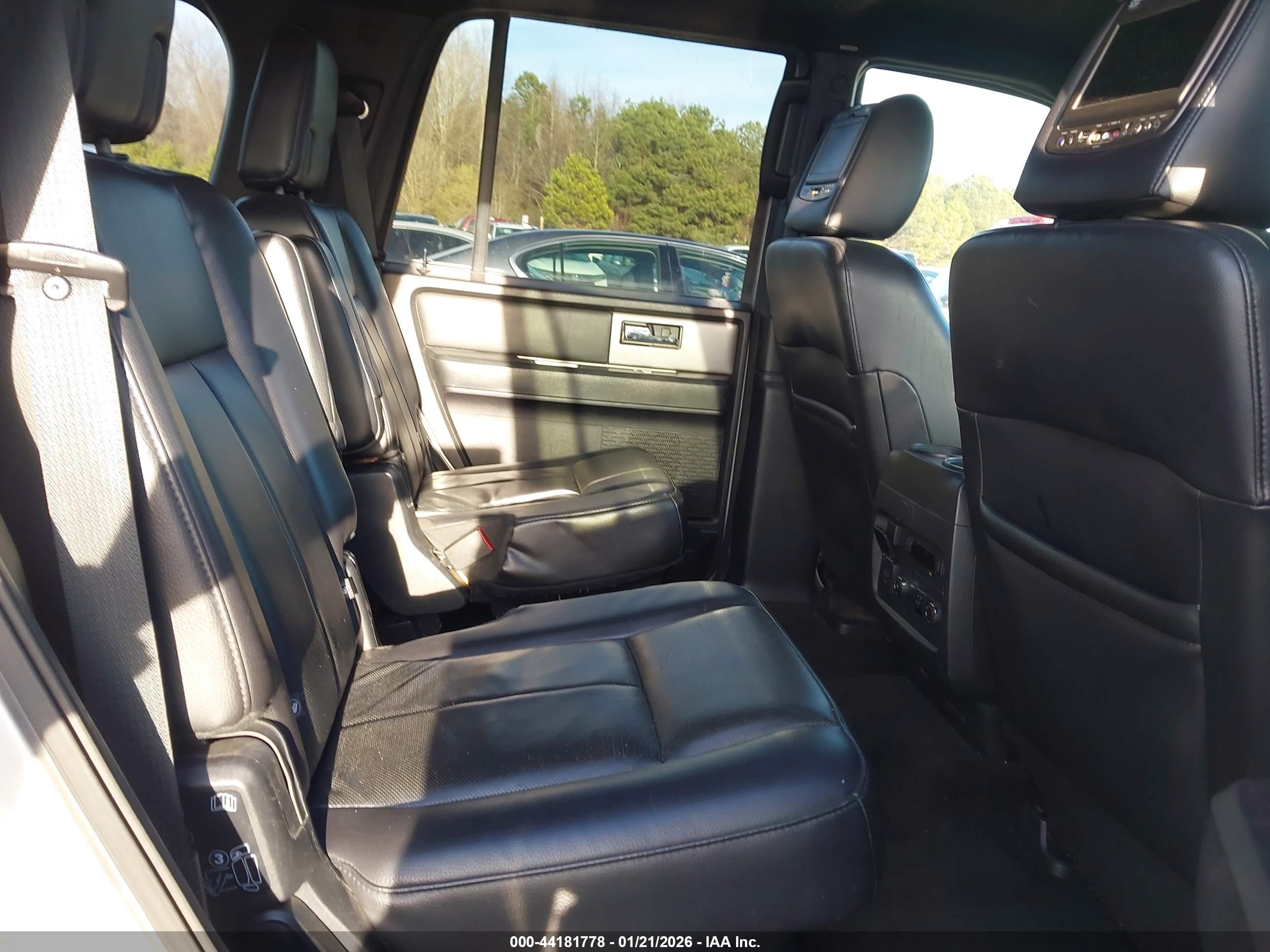 FORD EXPEDITION image 8
