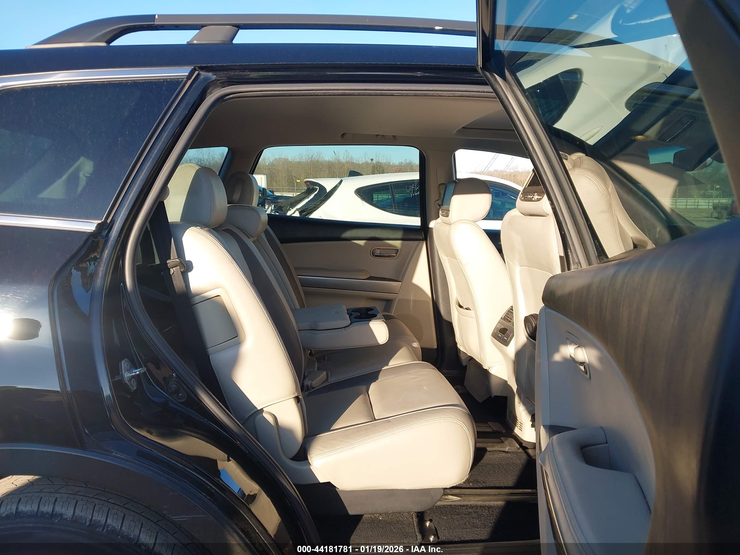 MAZDA CX-9 image 8