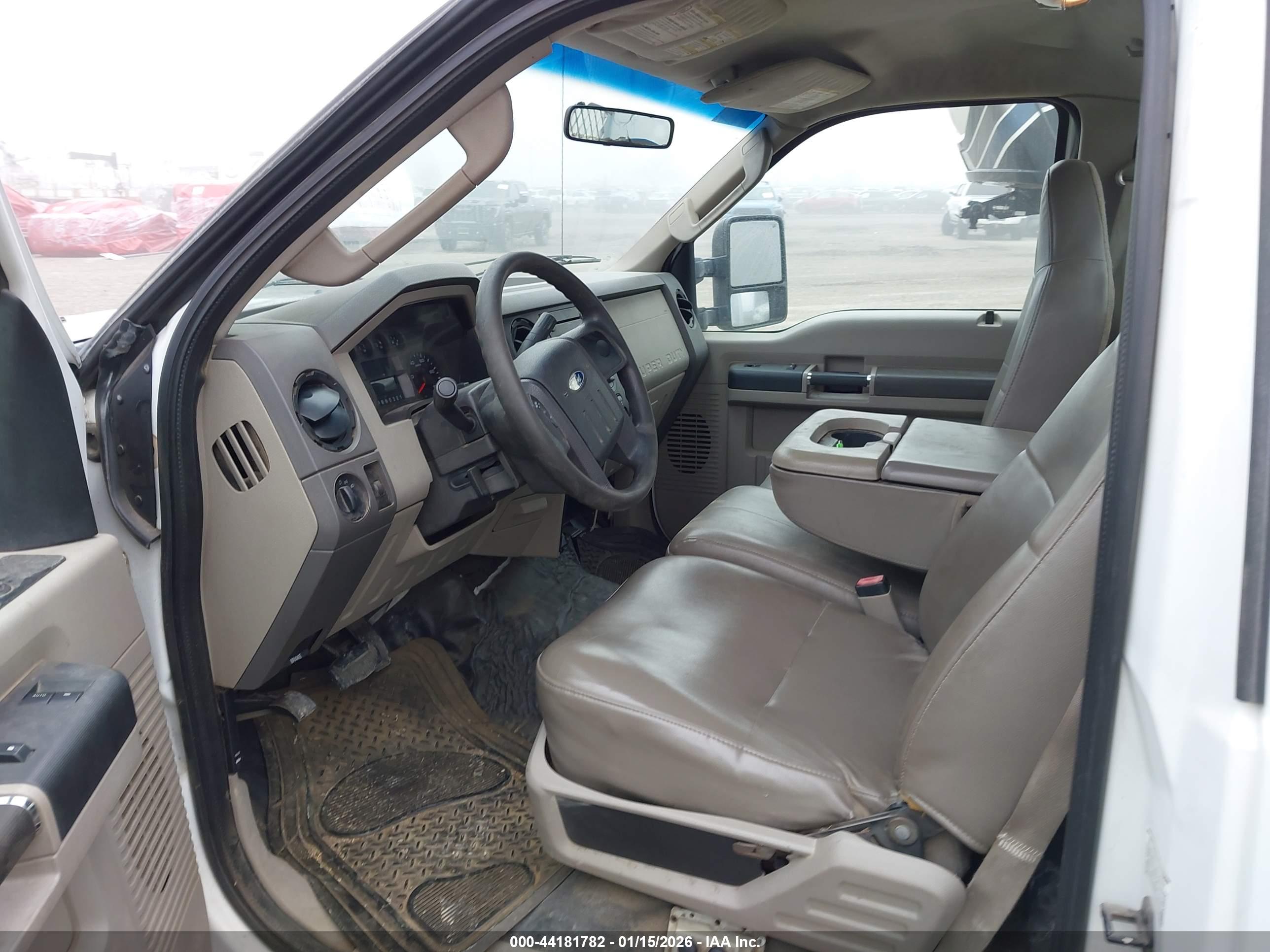 FORD F-550 image 8