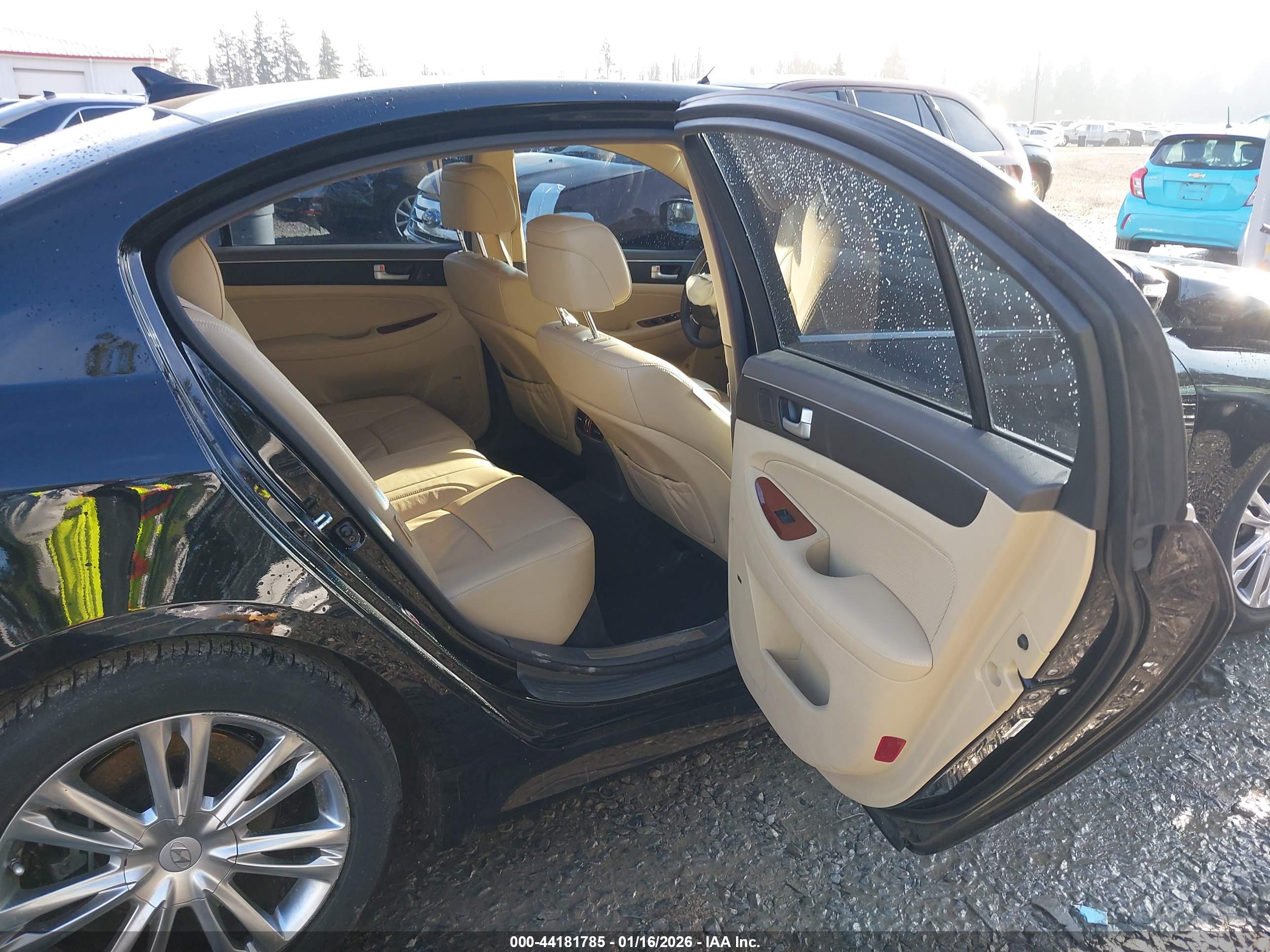 HYUNDAI GENESIS image 8