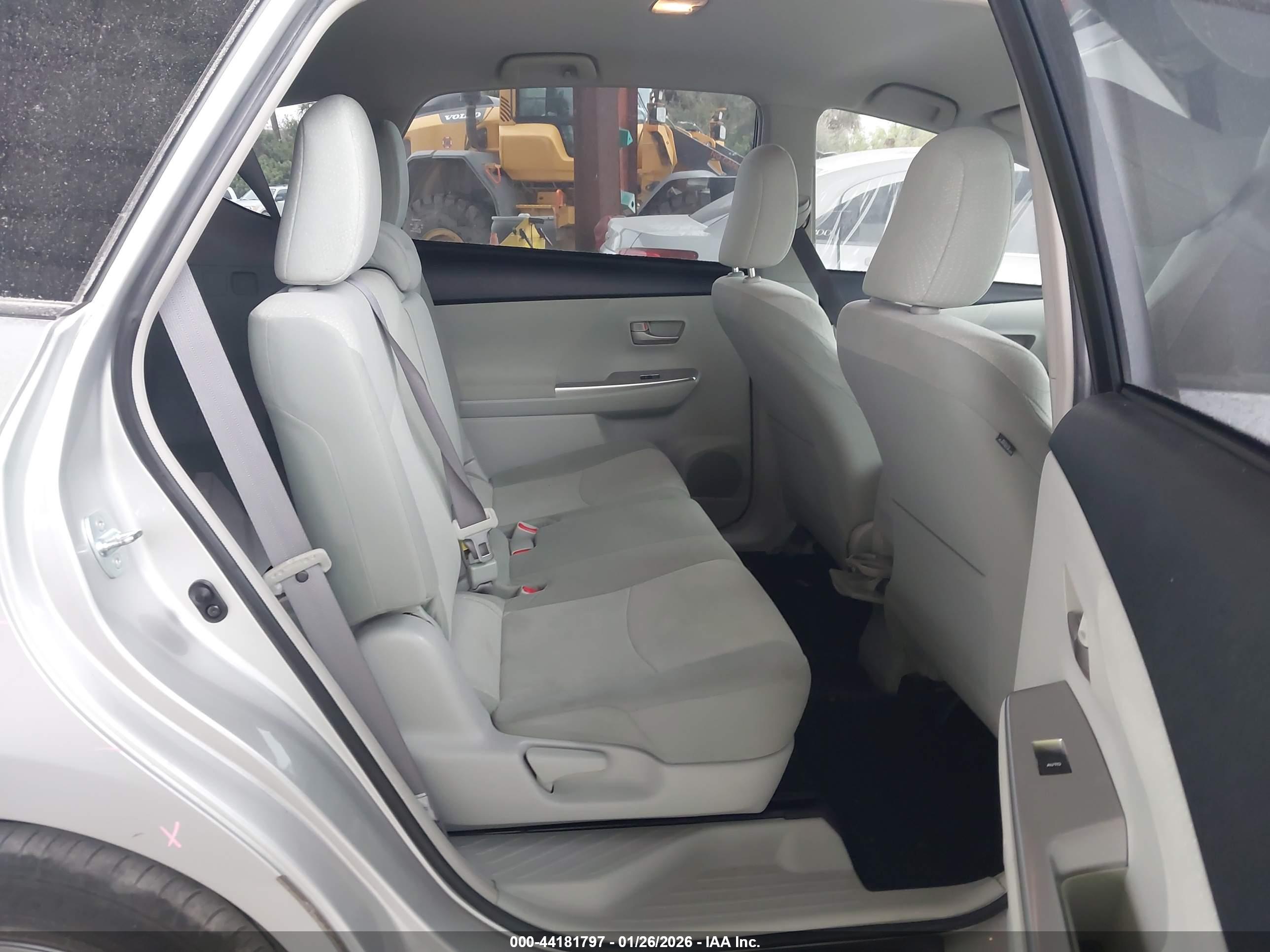 TOYOTA PRIUS image 8