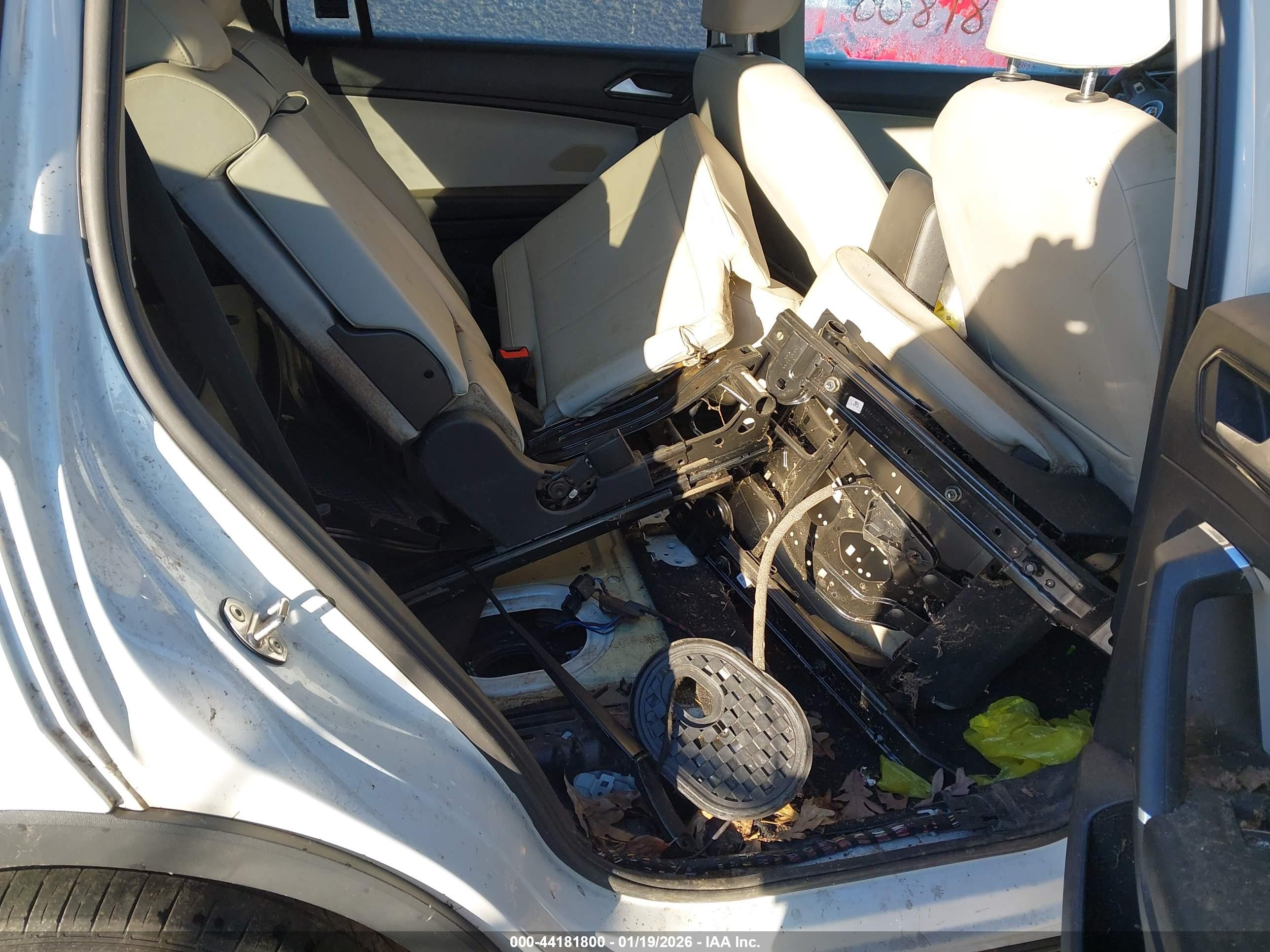 VOLKSWAGEN TIGUAN image 8