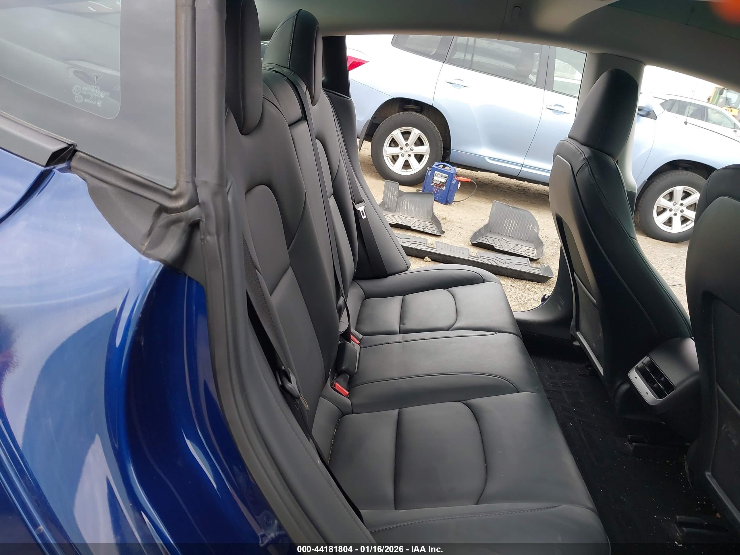 TESLA MODEL image 8