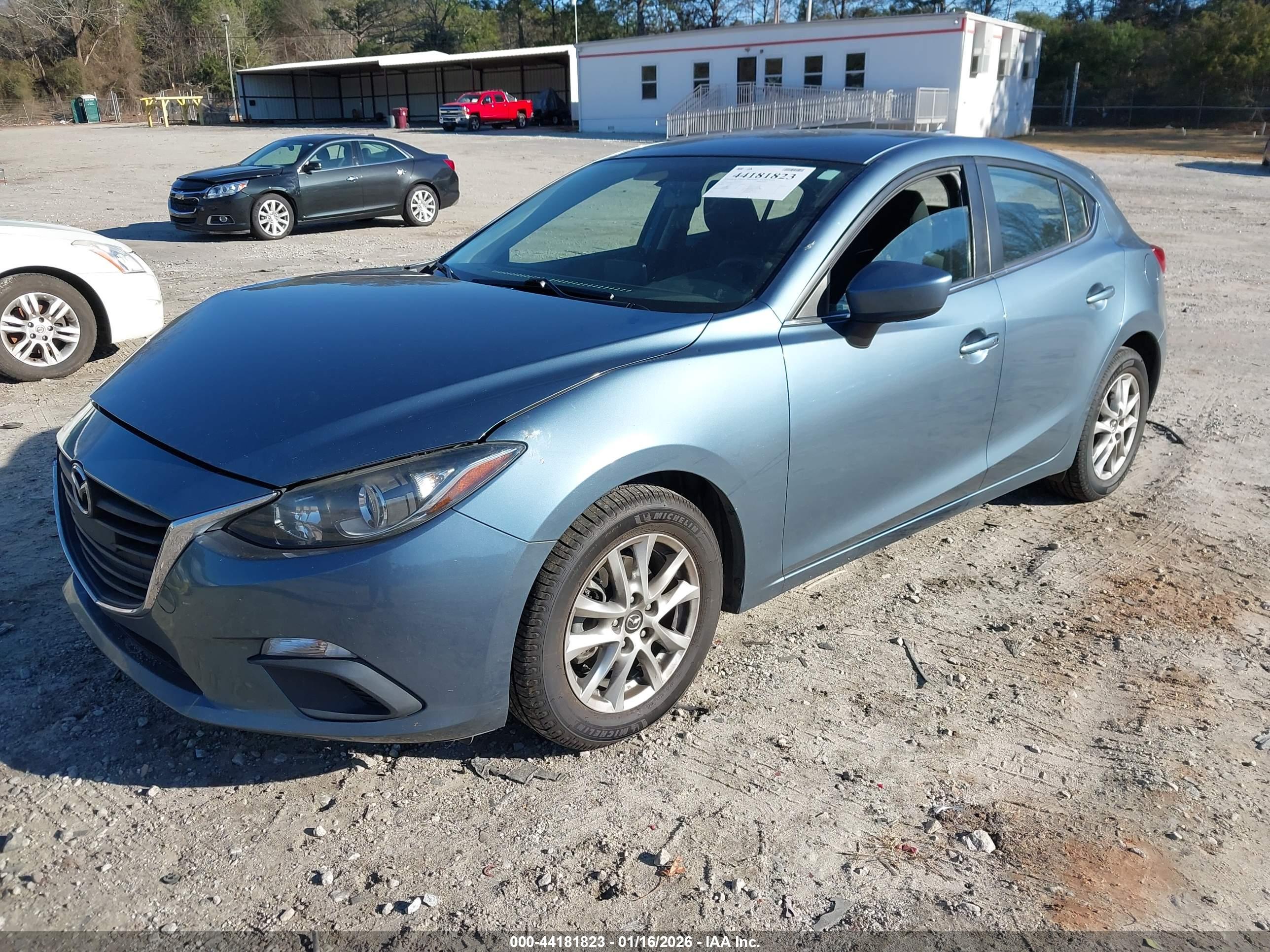 MAZDA MAZDA3 image 2