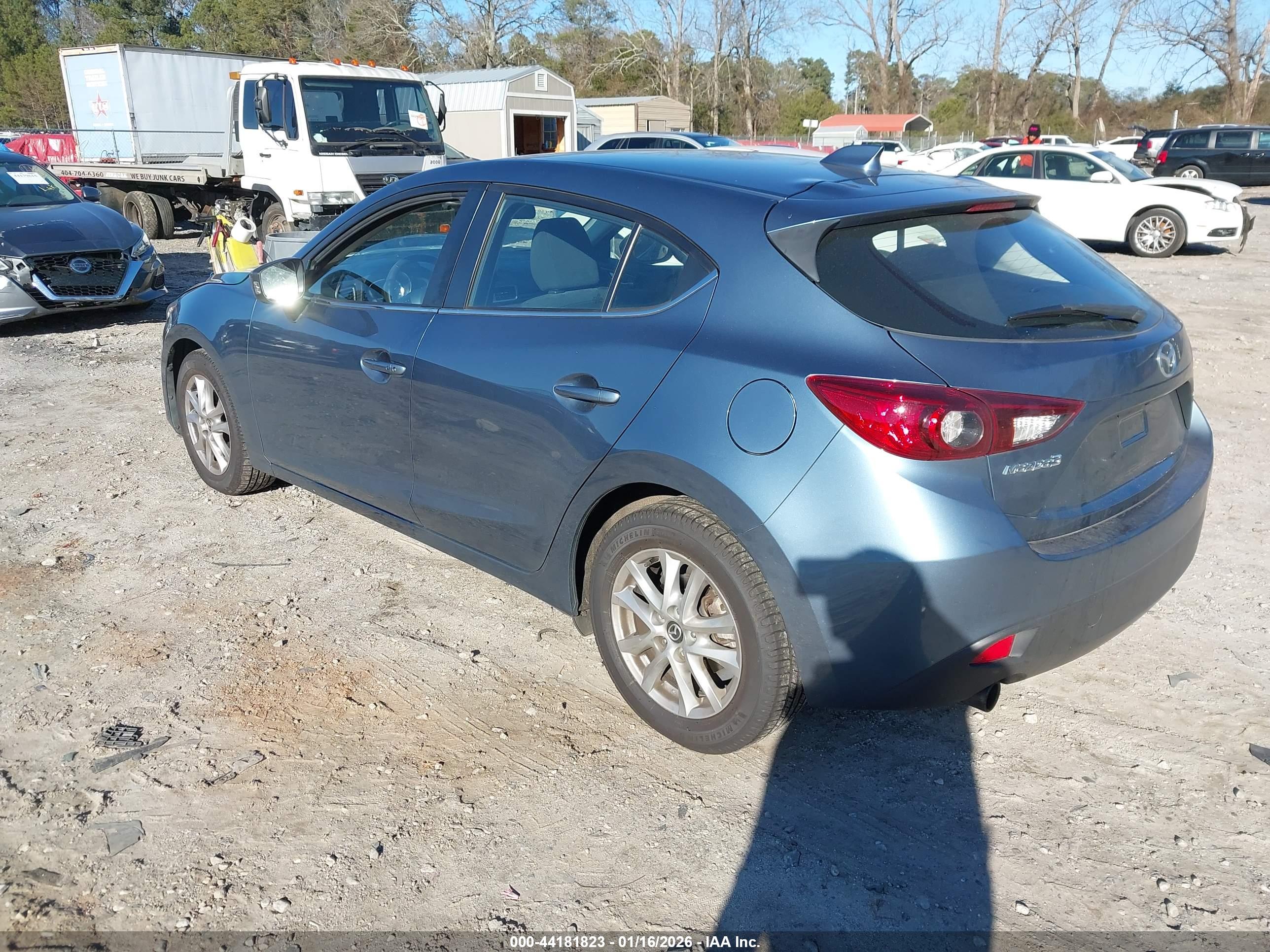 MAZDA MAZDA3 image 3