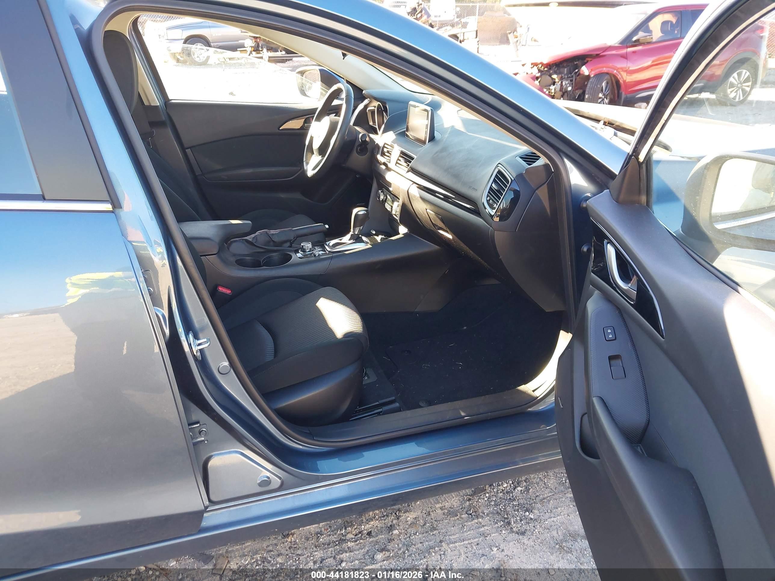 MAZDA MAZDA3 image 5