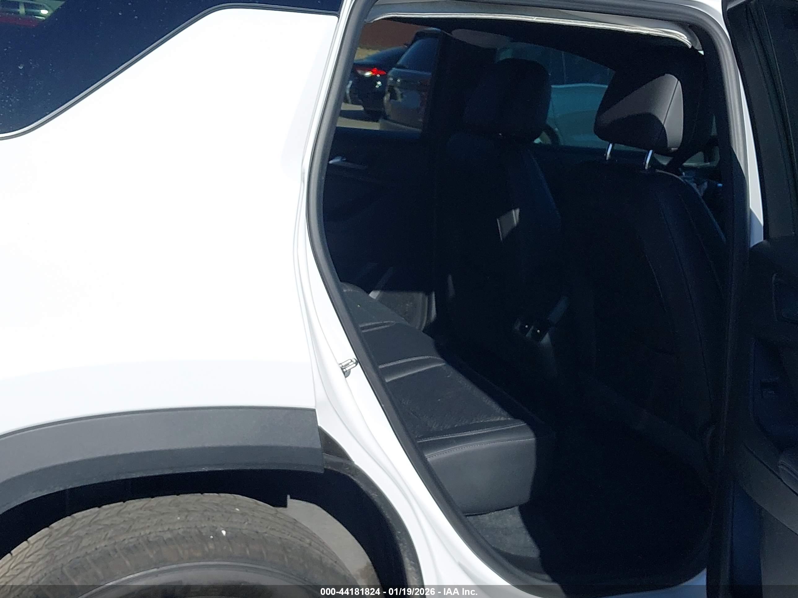 CHEVROLET EQUINOX image 8