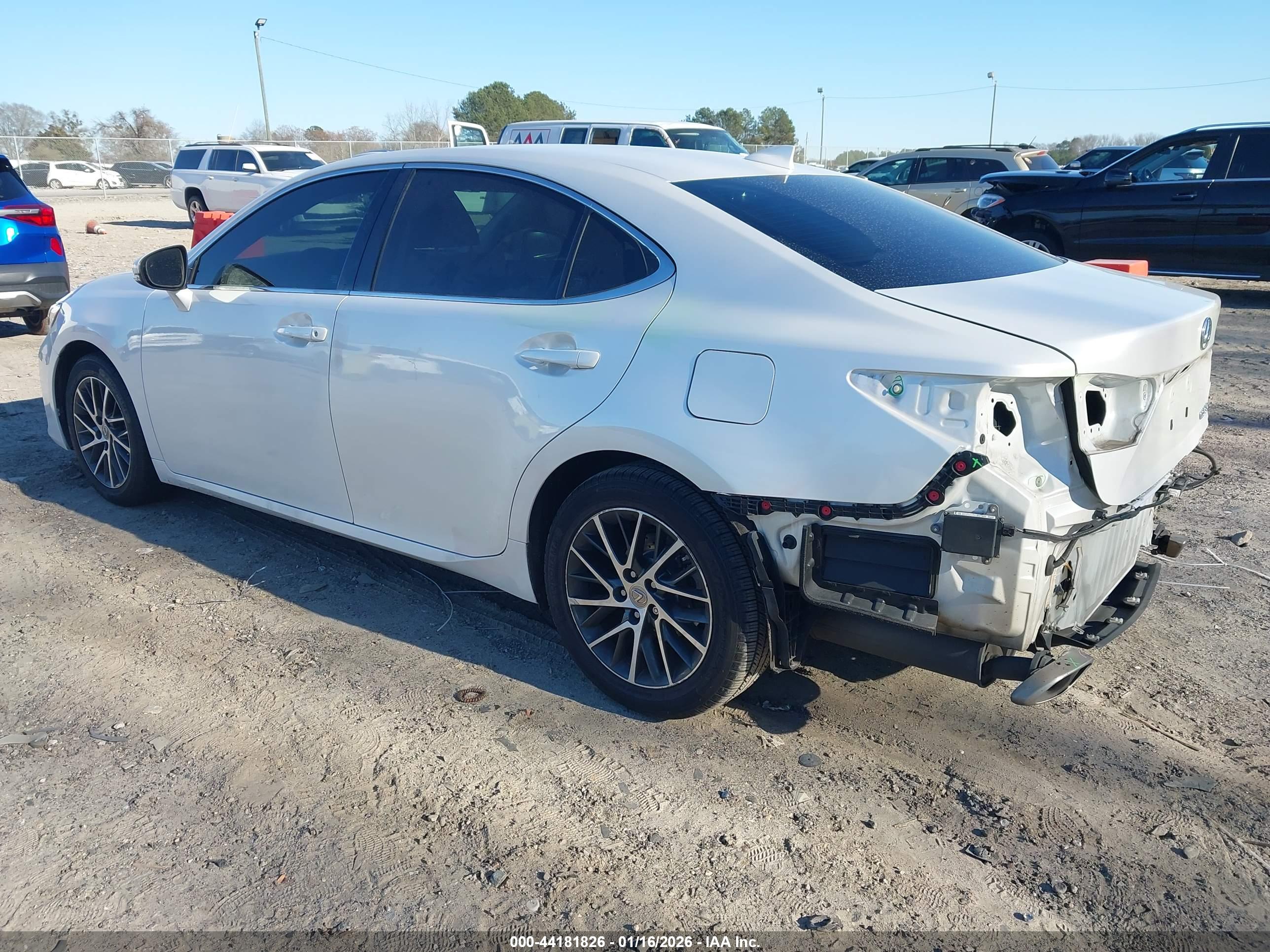 LEXUS ES image 3