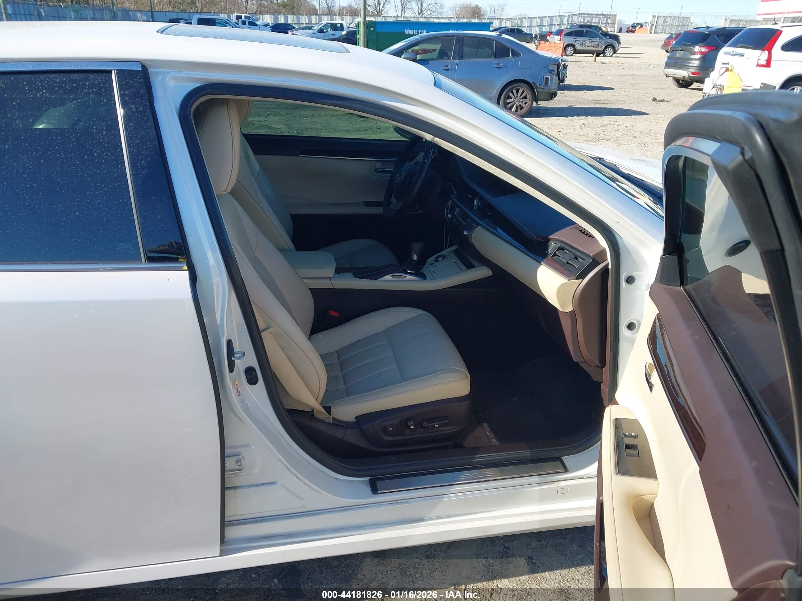 LEXUS ES image 5