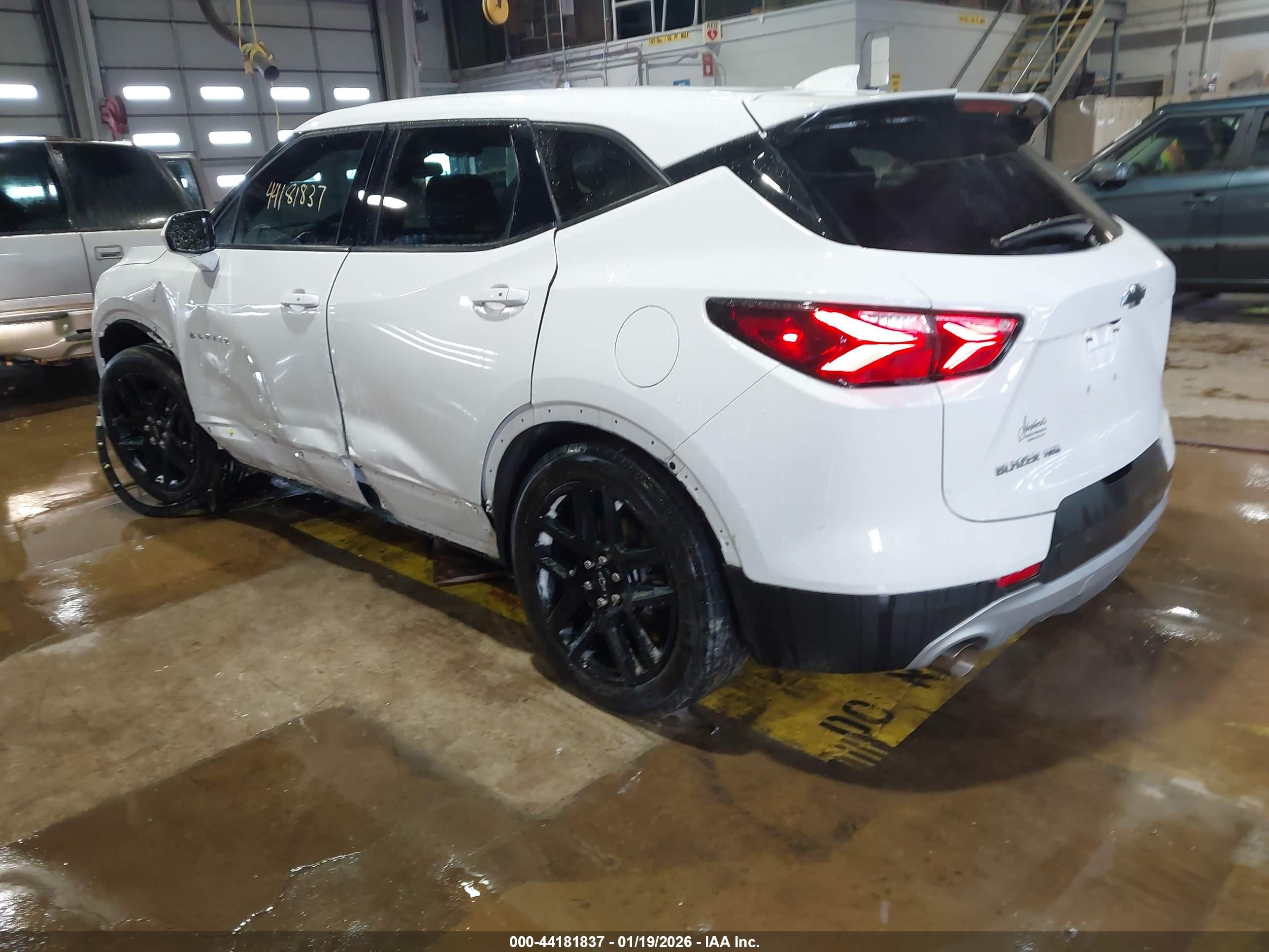 CHEVROLET BLAZER image 3