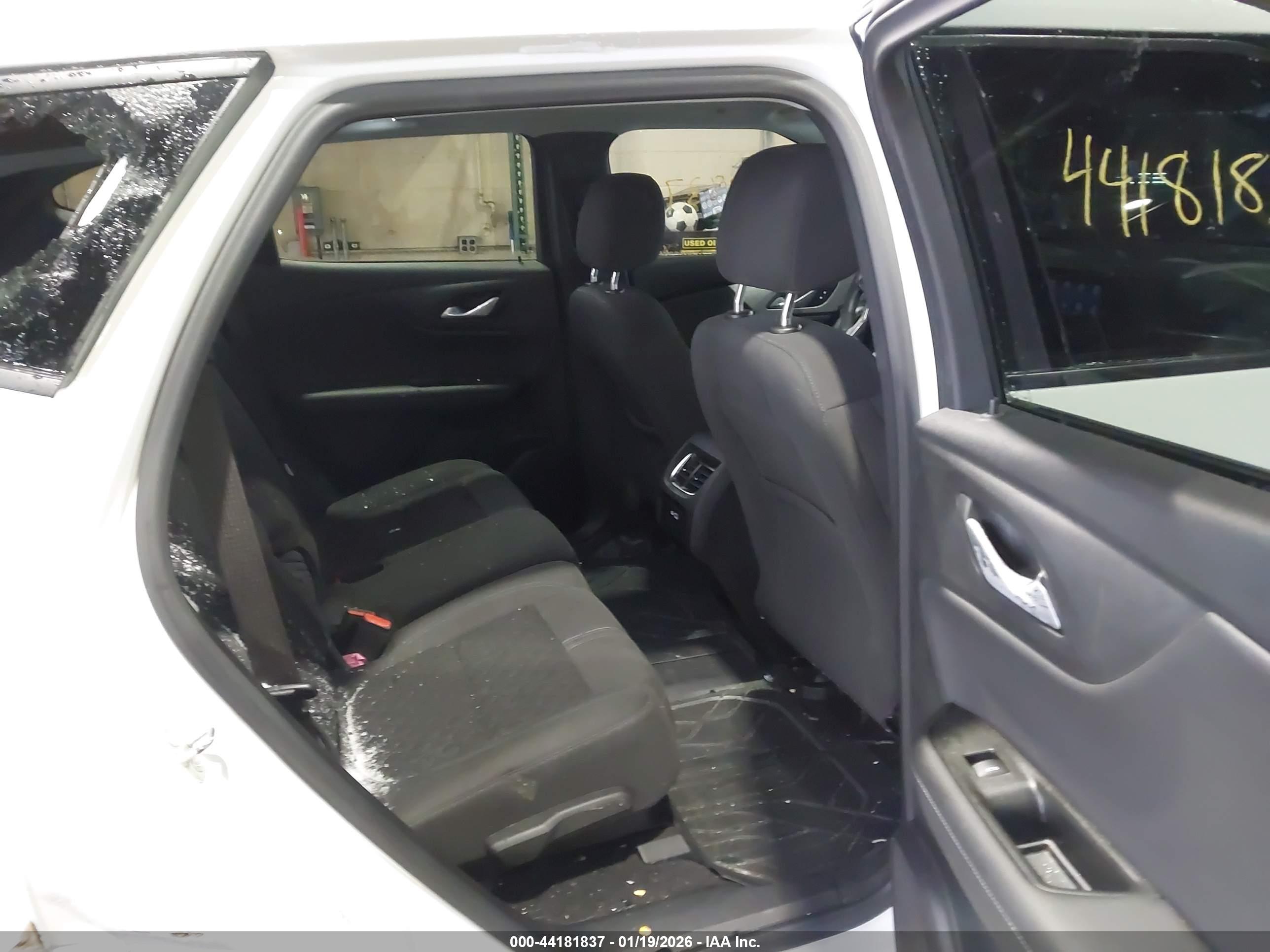 CHEVROLET BLAZER image 8