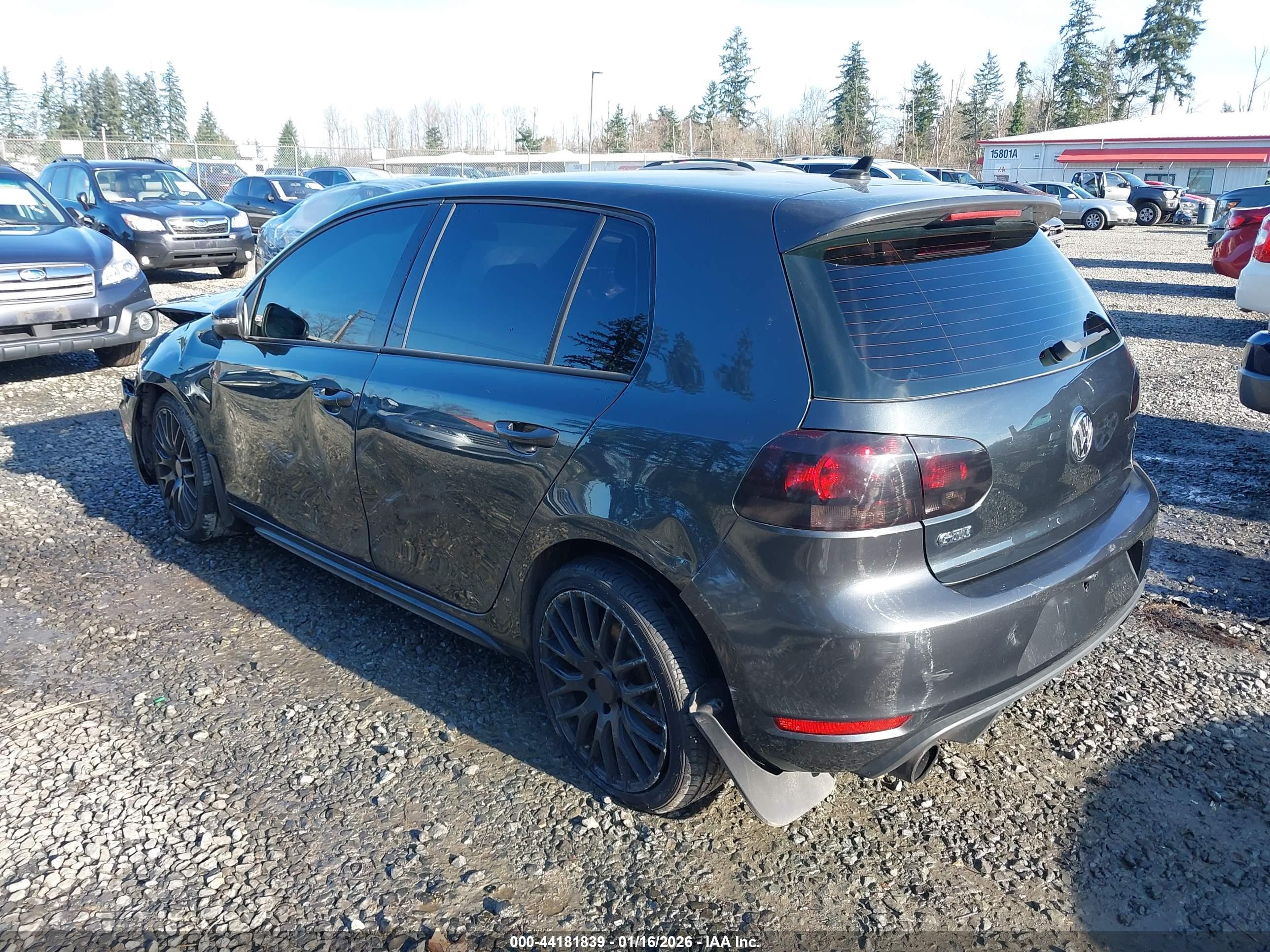 VOLKSWAGEN GTI image 3