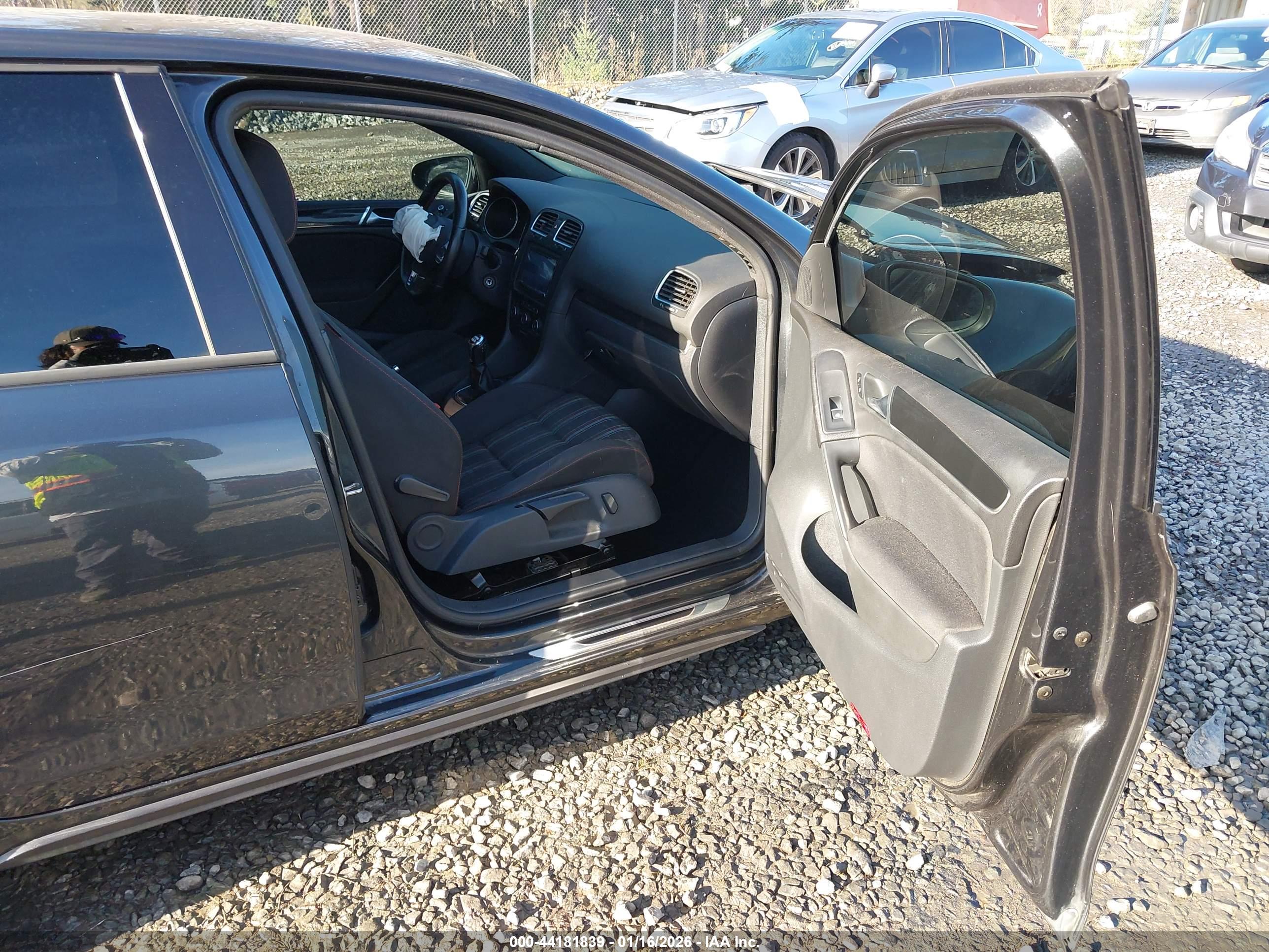 VOLKSWAGEN GTI image 5