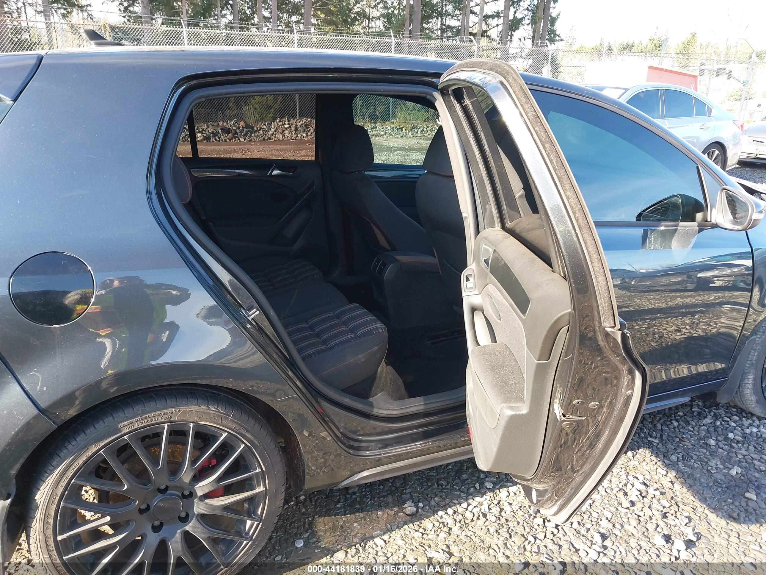 VOLKSWAGEN GTI image 8