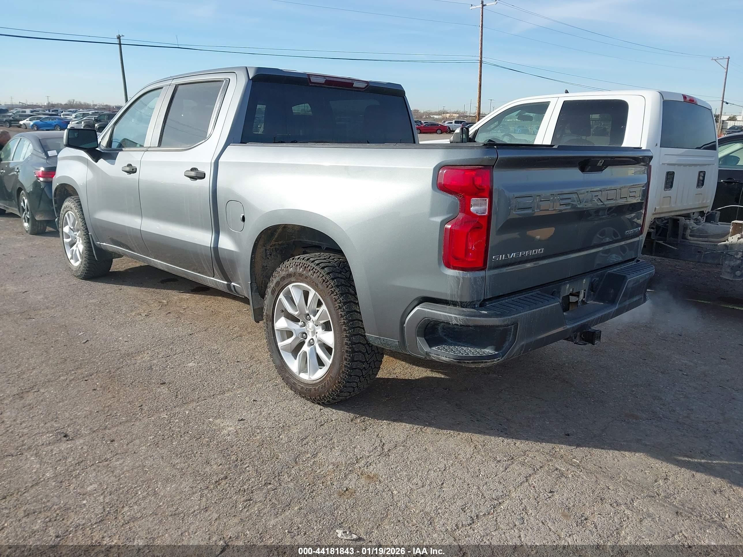 CHEVROLET SILVERADO image 3