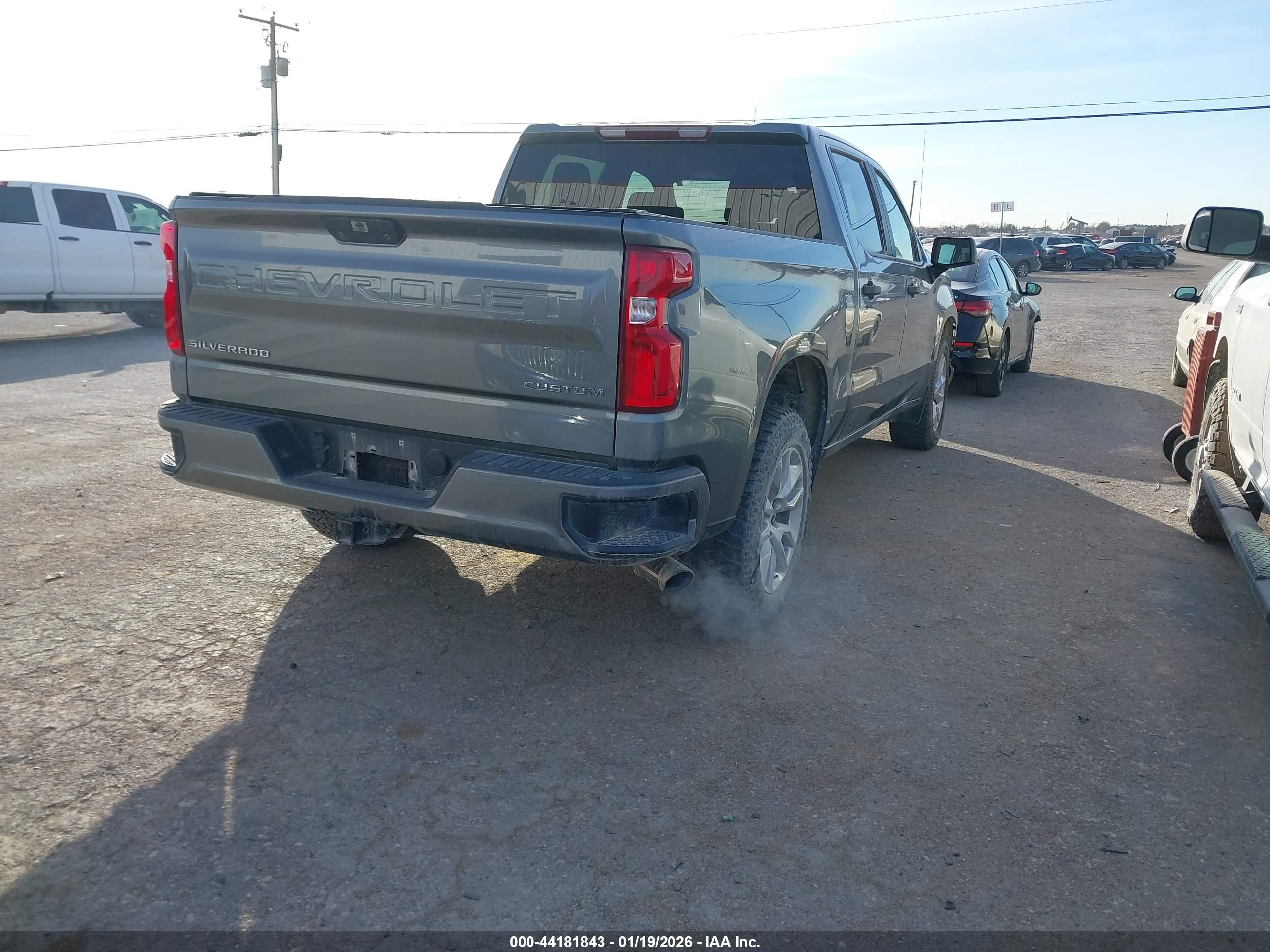 CHEVROLET SILVERADO image 4