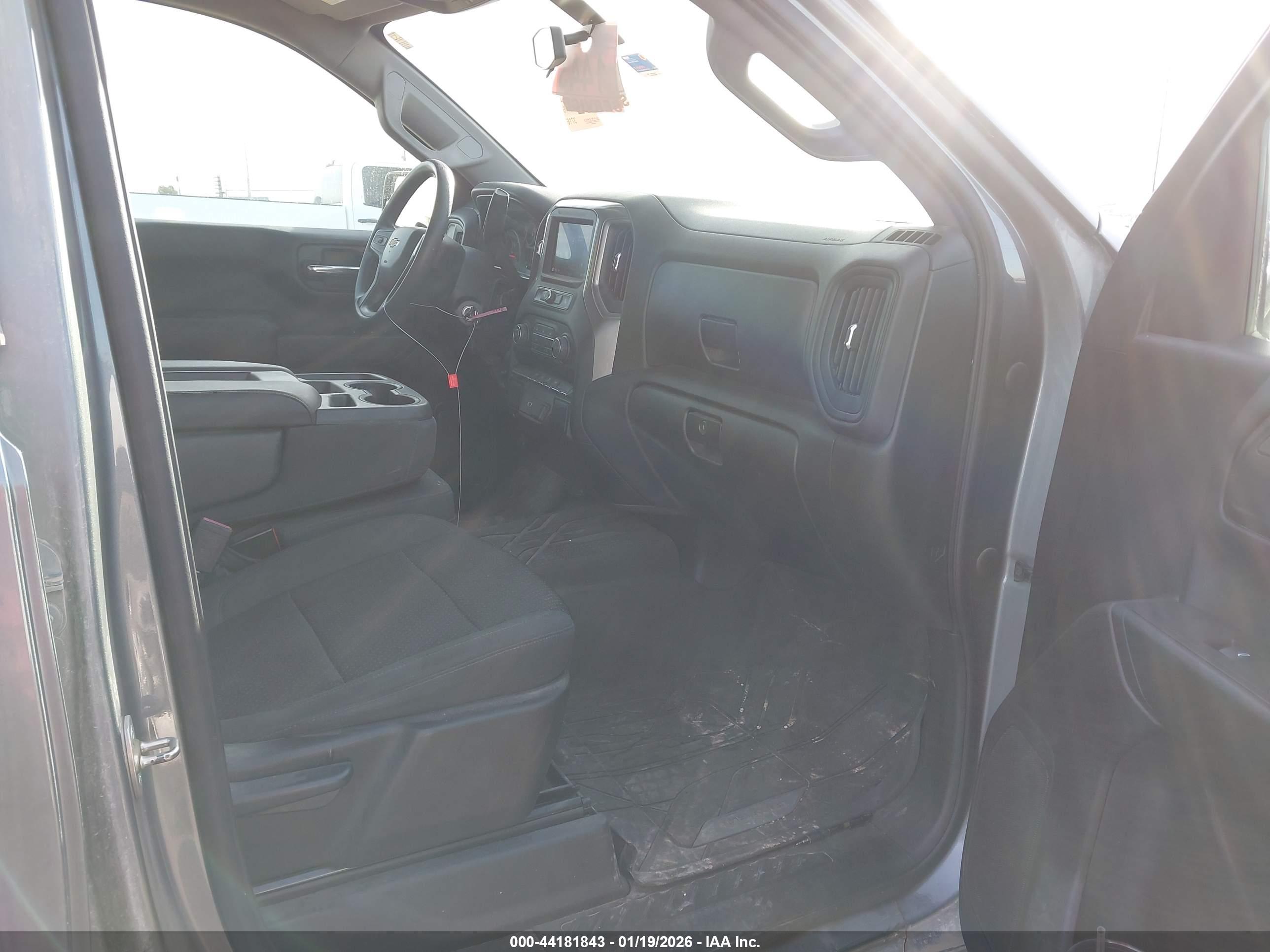 CHEVROLET SILVERADO image 5