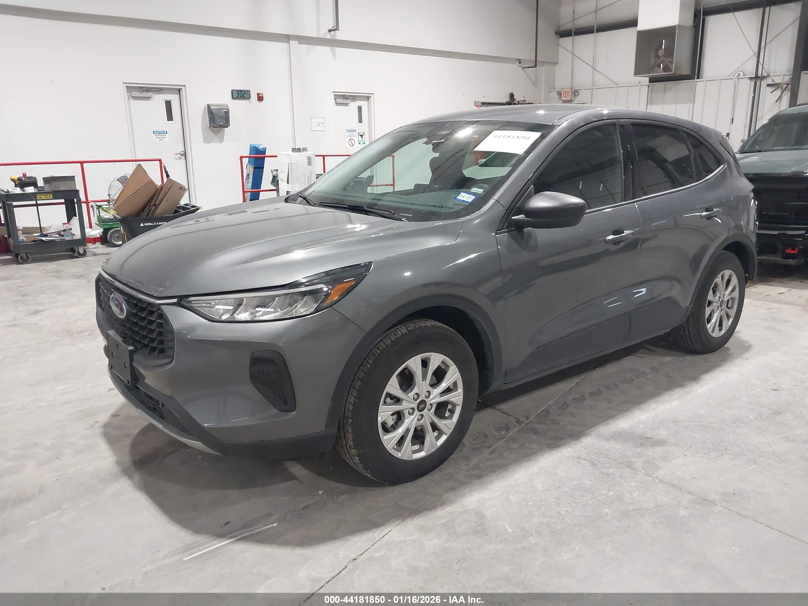 FORD ESCAPE image 2